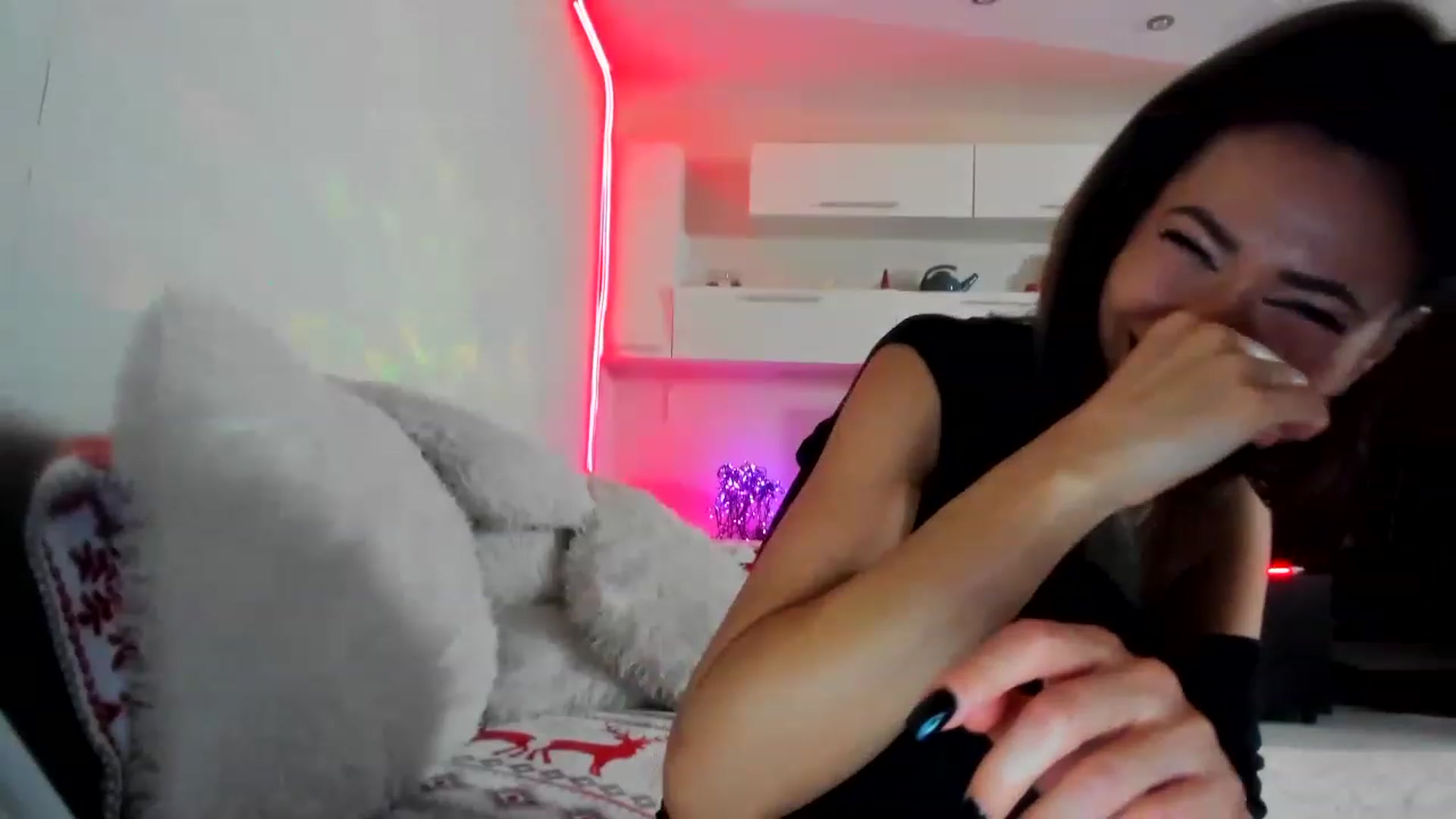 Gallery image thumbnail from SmileyTinaa's myfreecams stream on, 12/07/2022, 24:25 image 14 of 20