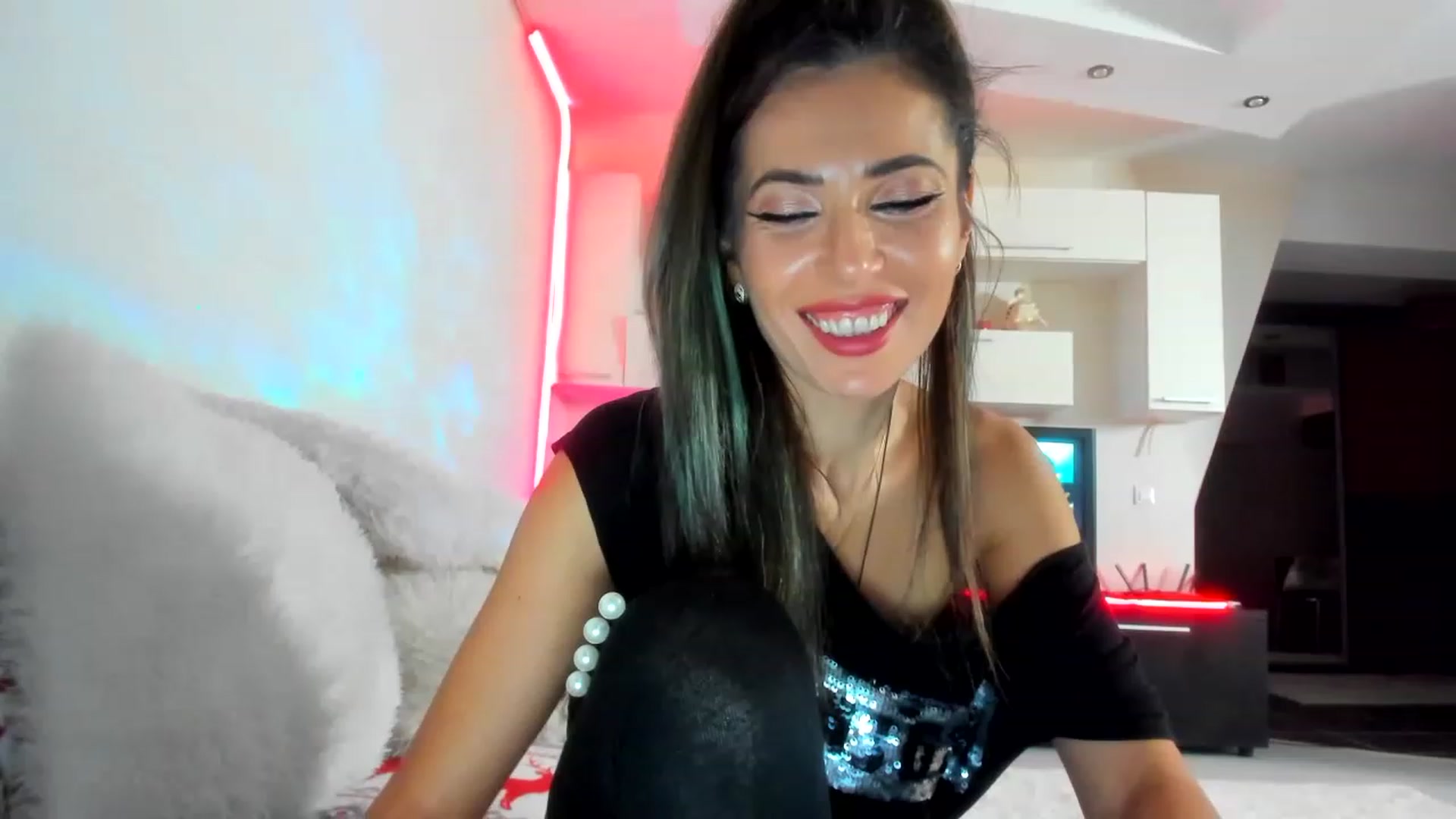 Gallery image thumbnail from SmileyTinaa's myfreecams stream on, 12/07/2022, 02:04 image 8 of 20