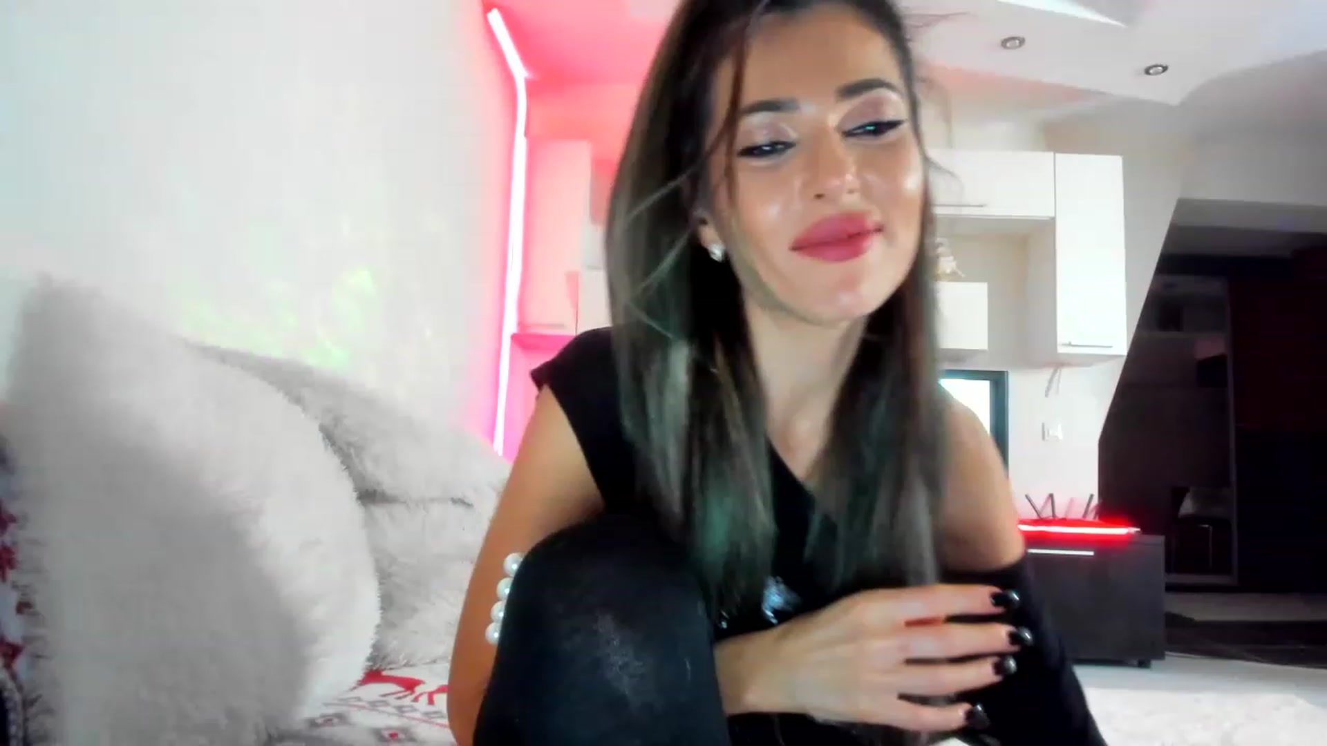 Gallery image thumbnail from SmileyTinaa's myfreecams stream on, 12/07/2022, 02:04 image 9 of 20