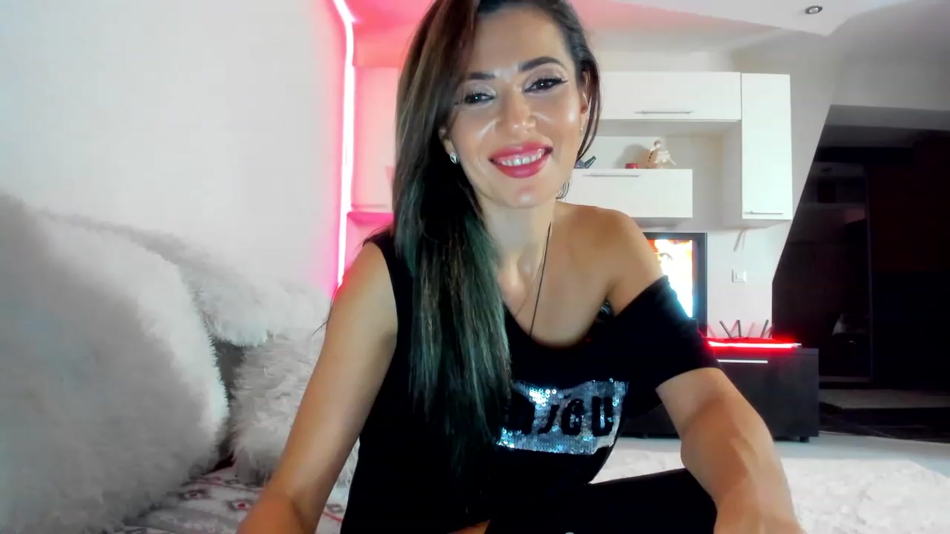 Gallery image thumbnail from SmileyTinaa's myfreecams stream on, 12/07/2022, 03:25 image 10 of 20