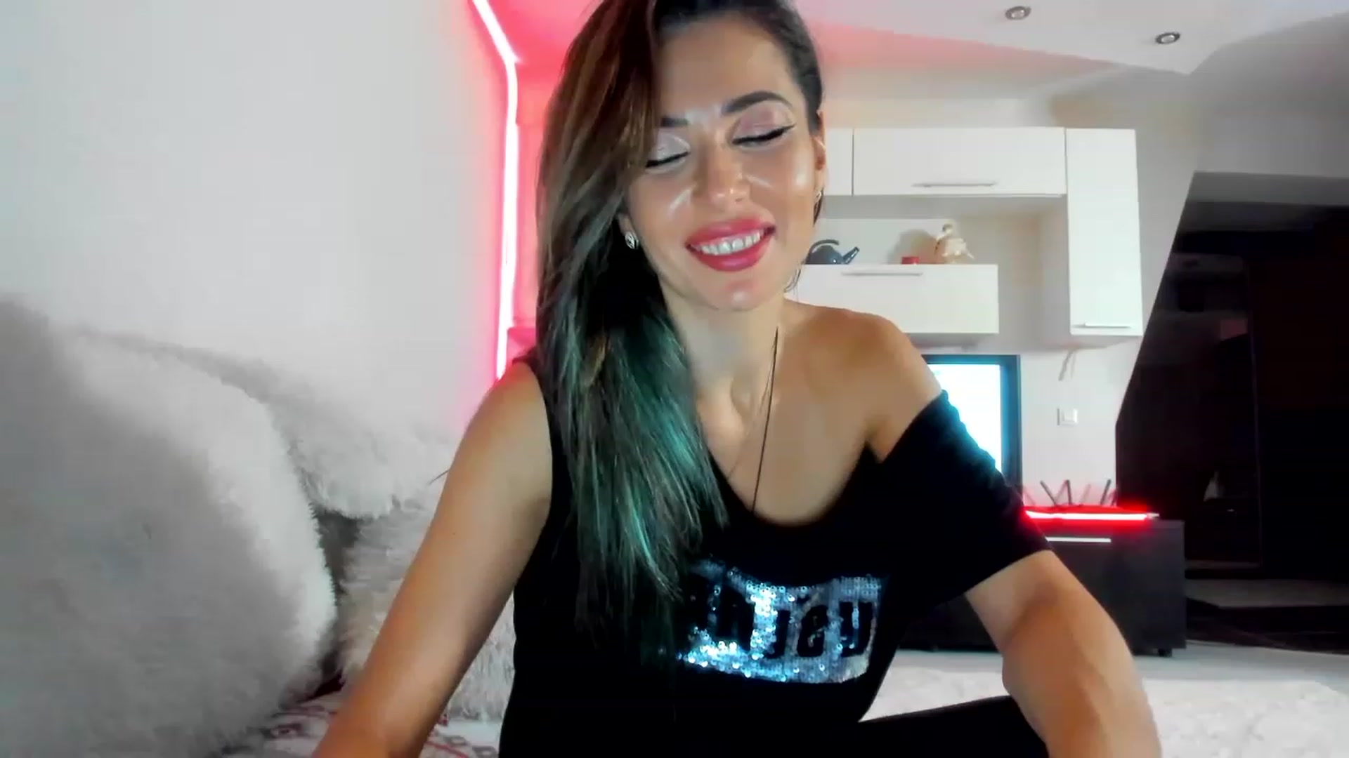 Gallery image thumbnail from SmileyTinaa's myfreecams stream on, 12/07/2022, 03:25 image 9 of 20