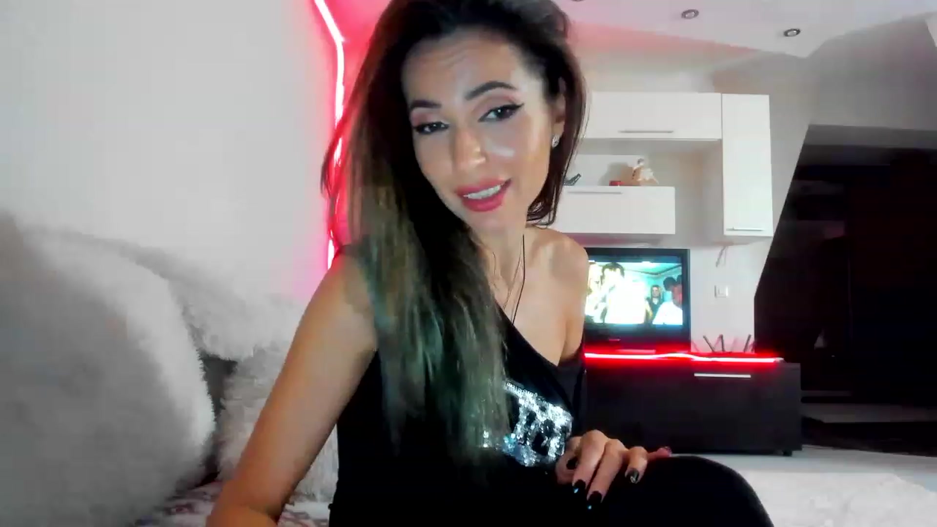 Gallery image thumbnail from SmileyTinaa's myfreecams stream on, 12/07/2022, 03:25 image 11 of 20