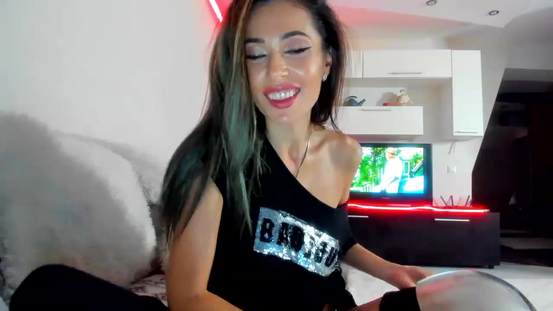 Gallery image thumbnail from SmileyTinaa's myfreecams stream on, 12/07/2022, 03:25 image 18 of 20