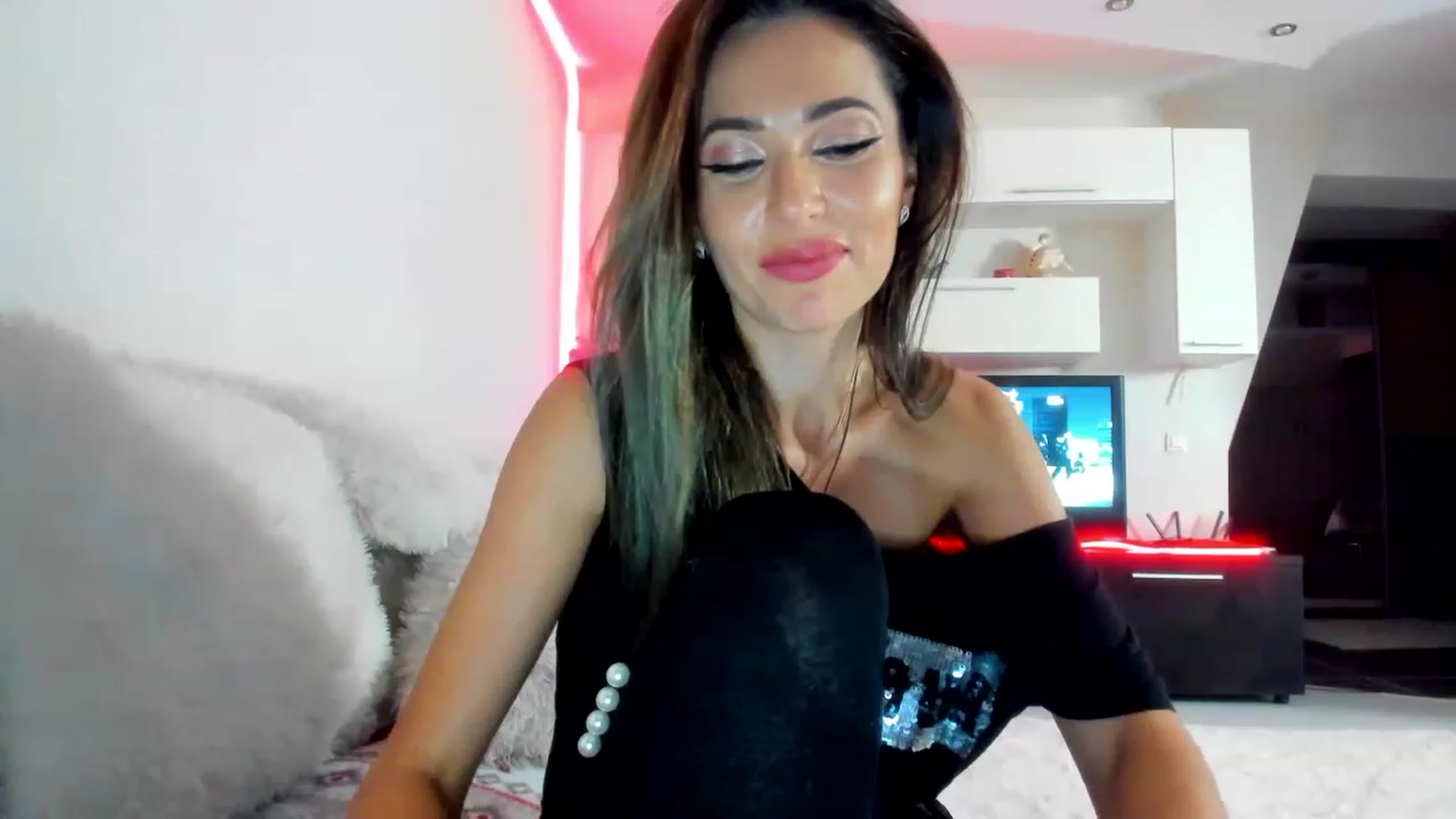 Gallery image thumbnail from SmileyTinaa's myfreecams stream on, 12/07/2022, 03:25 image 13 of 20