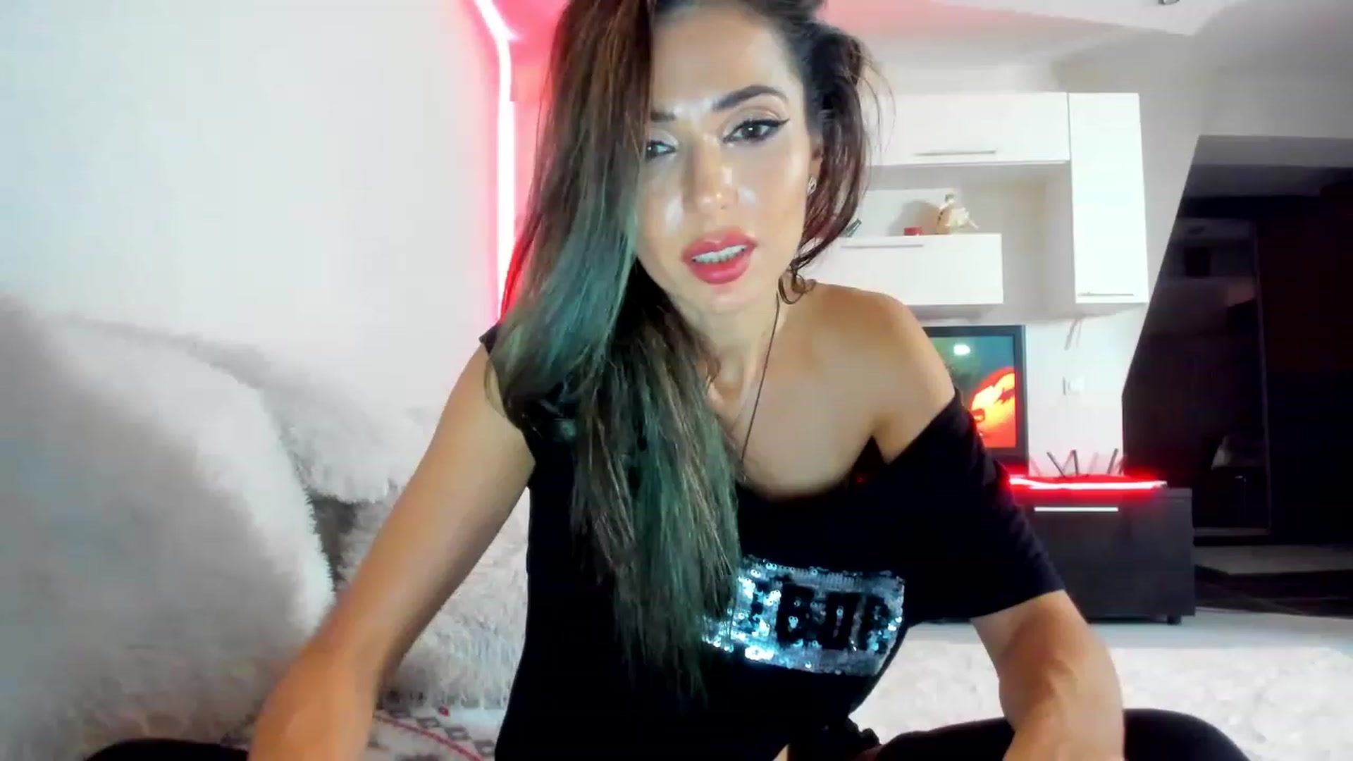 Gallery image thumbnail from SmileyTinaa's myfreecams stream on, 12/07/2022, 03:25 image 1 of 20