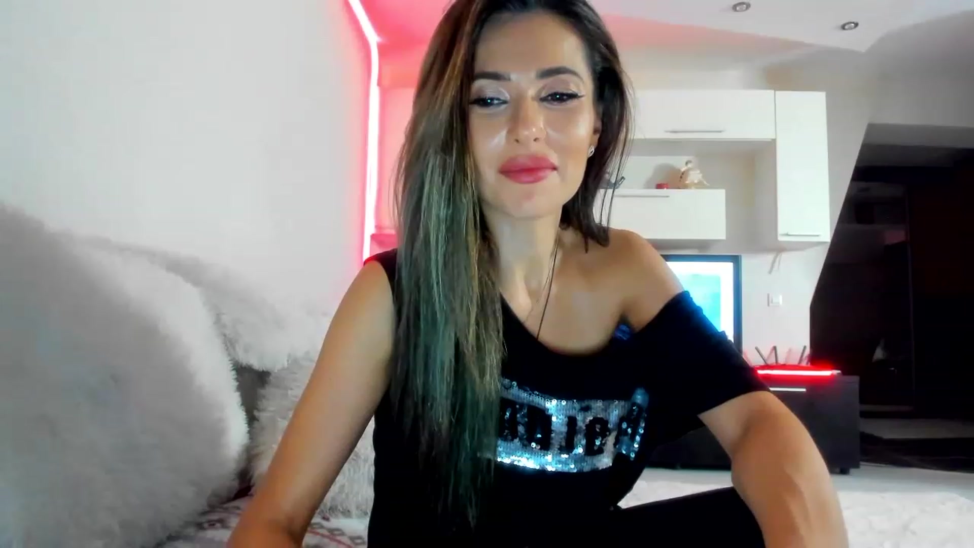 Gallery image thumbnail from SmileyTinaa's myfreecams stream on, 12/07/2022, 03:25 image 12 of 20