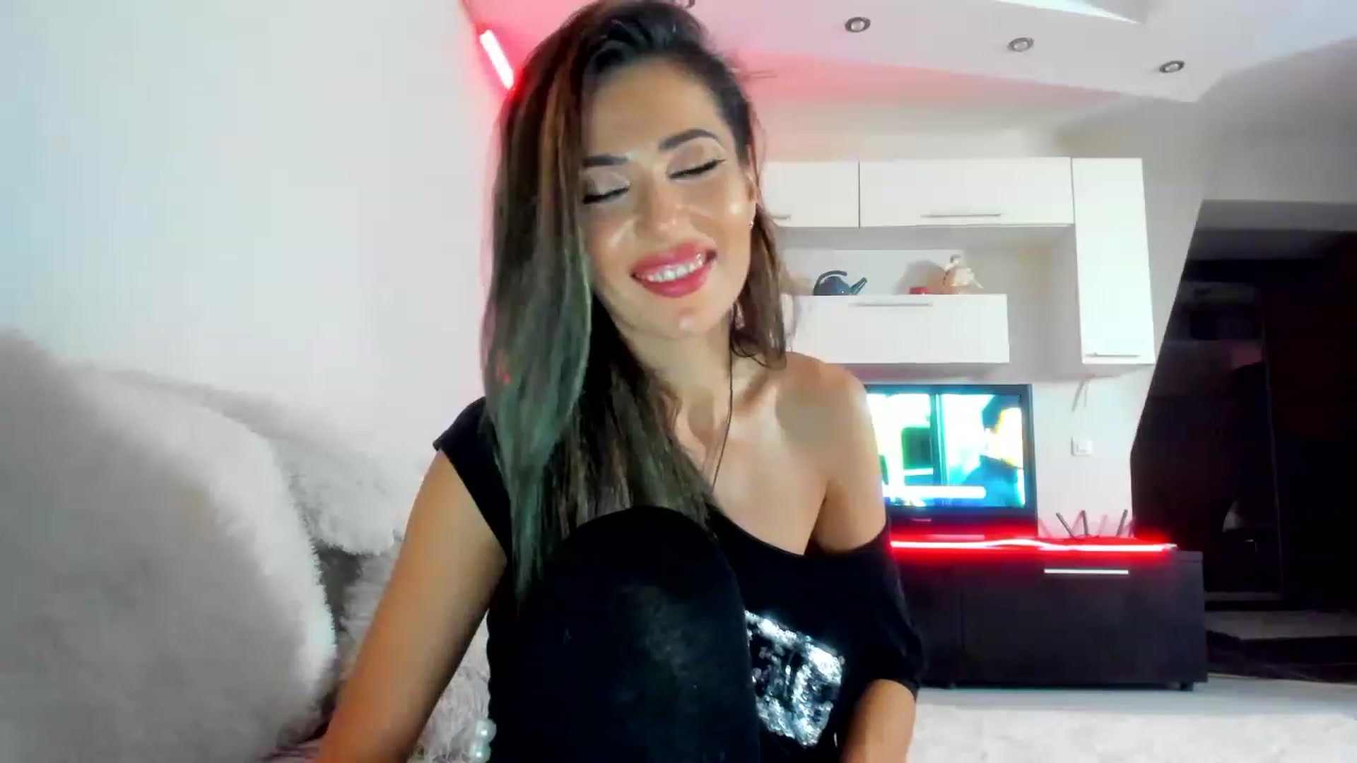 Gallery image thumbnail from SmileyTinaa's myfreecams stream on, 12/07/2022, 03:25 image 3 of 20