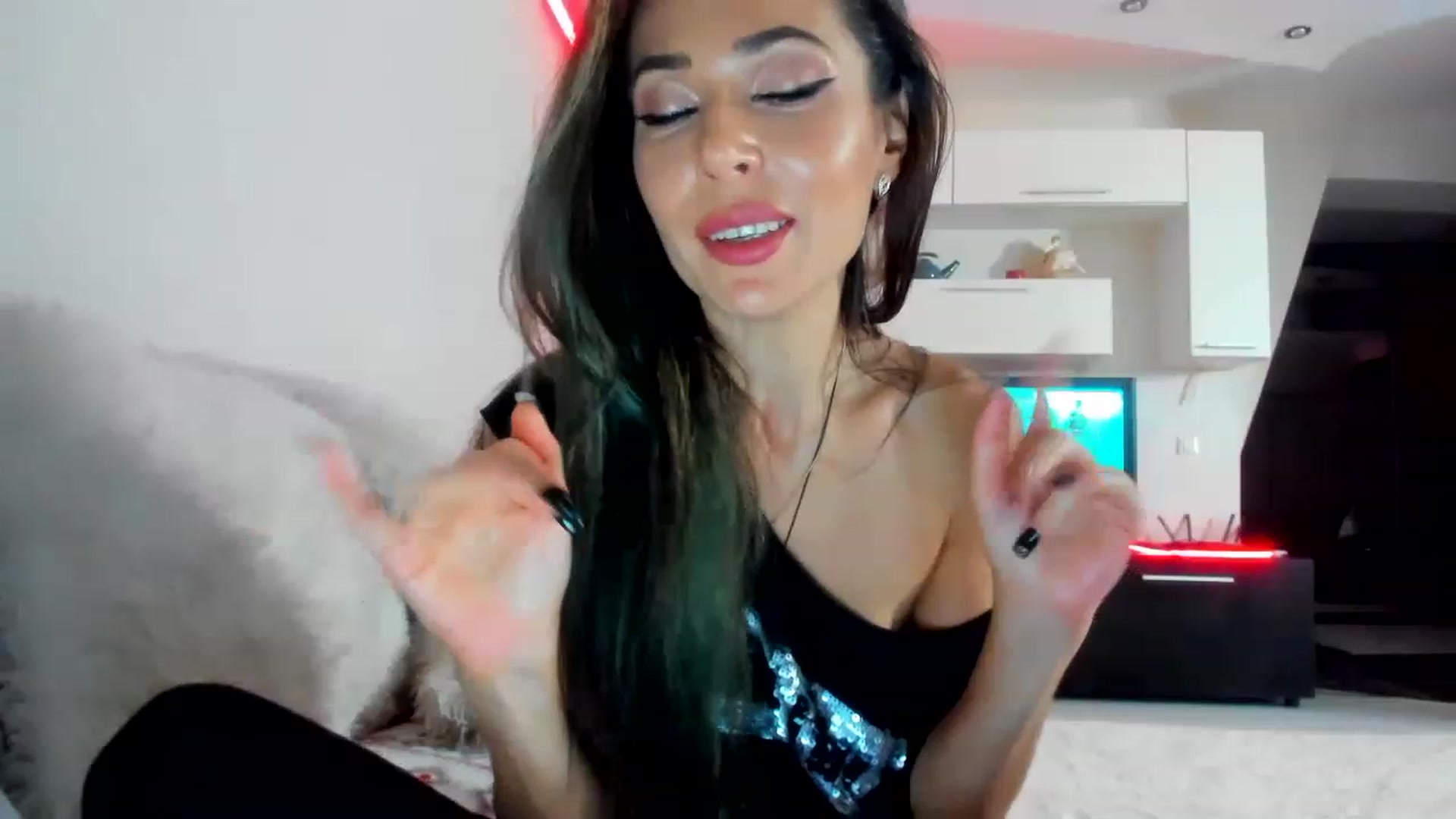 Gallery image thumbnail from SmileyTinaa's myfreecams stream on, 12/07/2022, 03:25 image 17 of 20