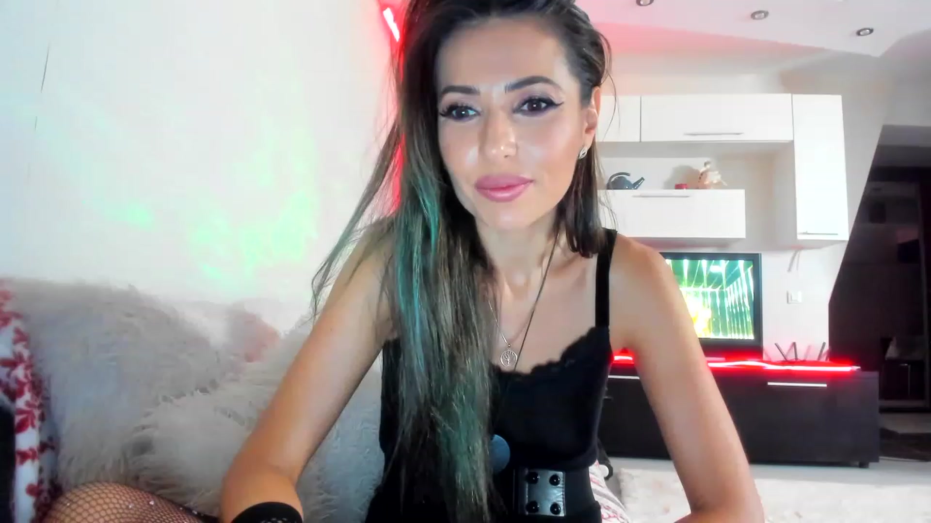 Gallery image thumbnail from SmileyTinaa's myfreecams stream on, 12/07/2022, 22:54 image 11 of 20