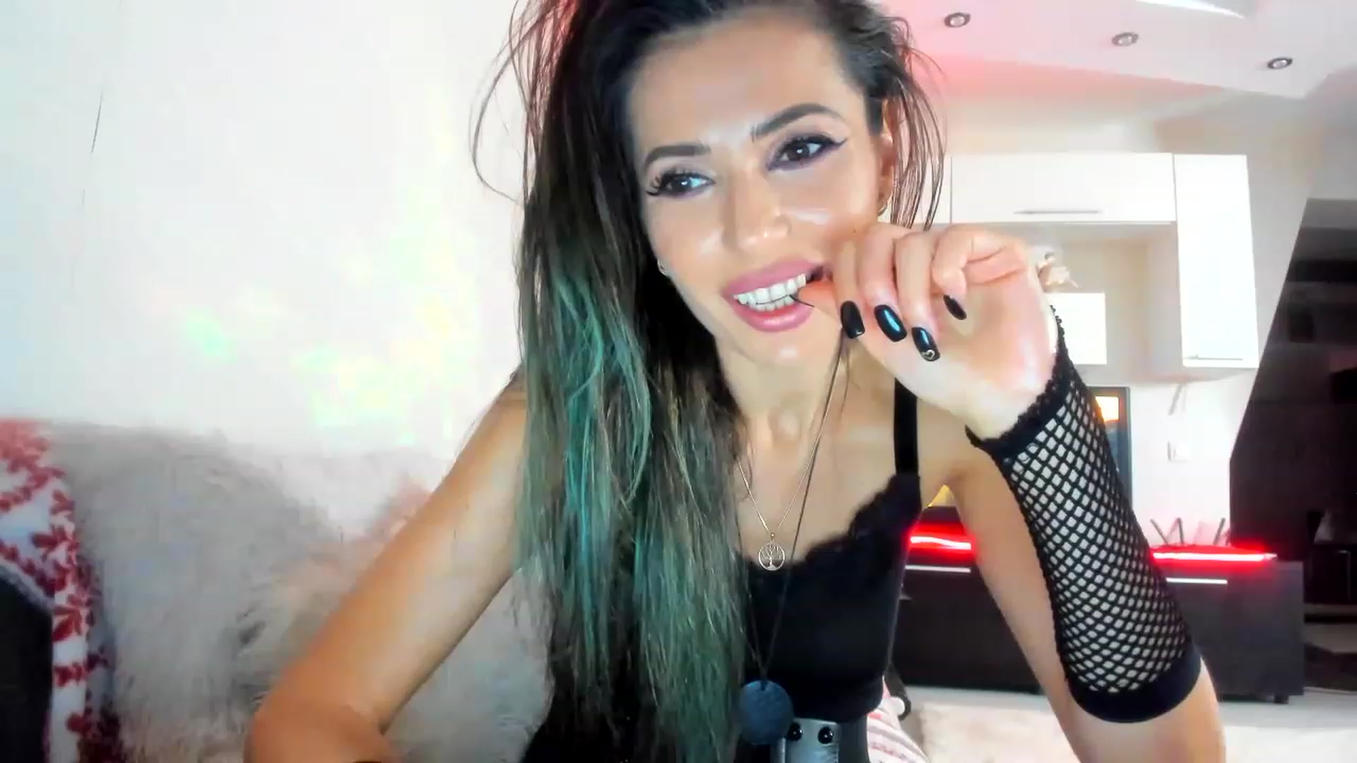 Gallery image thumbnail from SmileyTinaa's myfreecams stream on, 12/07/2022, 22:54 image 17 of 20