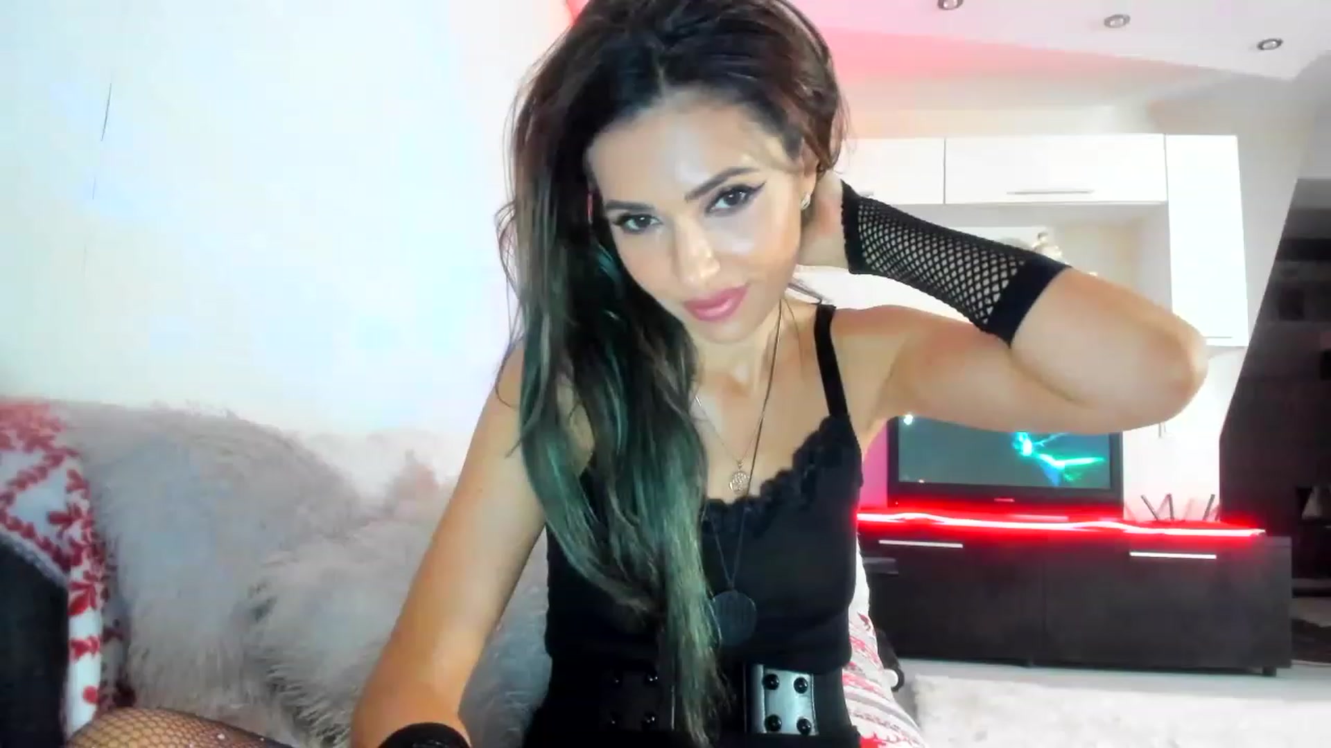 Gallery image thumbnail from SmileyTinaa's myfreecams stream on, 12/07/2022, 22:54 image 15 of 20