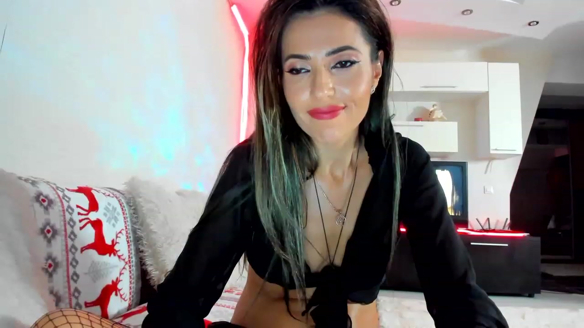 Gallery image thumbnail from SmileyTinaa's myfreecams stream on, 12/08/2022, 23:04 image 5 of 20