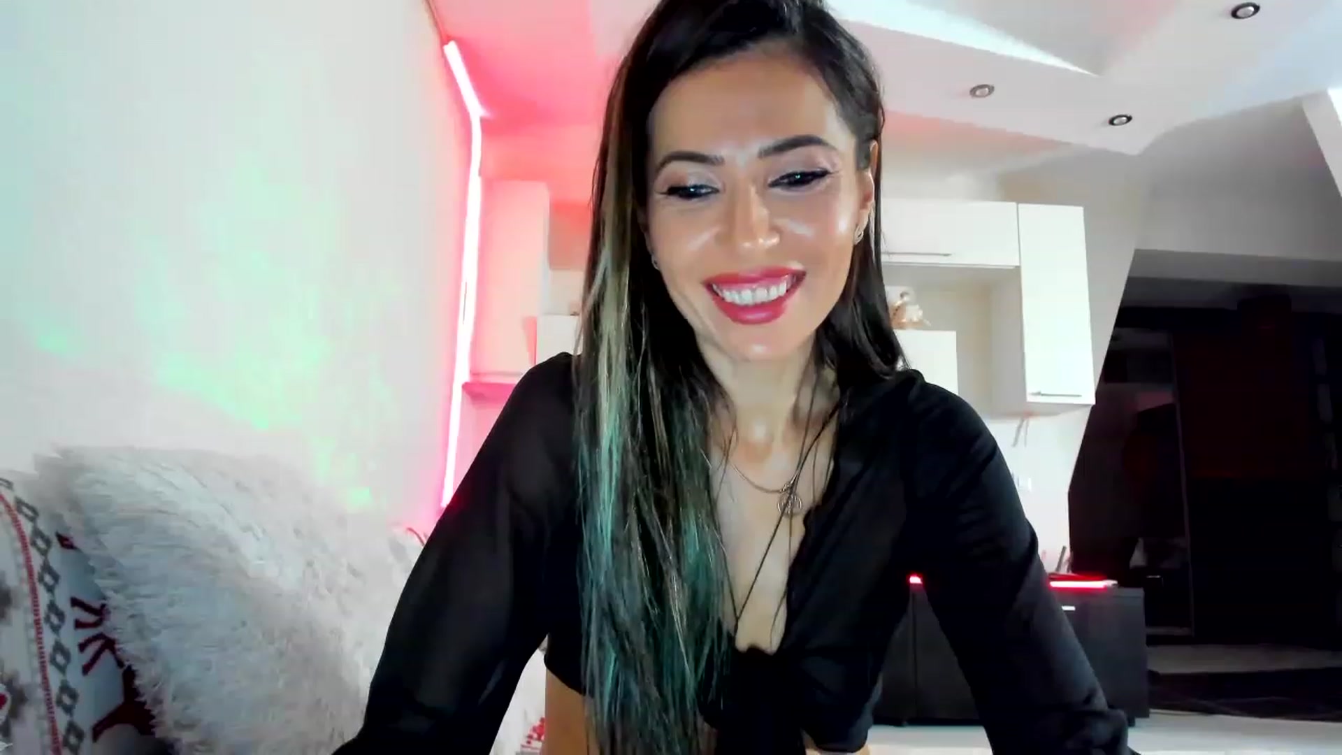 Gallery image thumbnail from SmileyTinaa's myfreecams stream on, 12/09/2022, 01:16 image 5 of 20