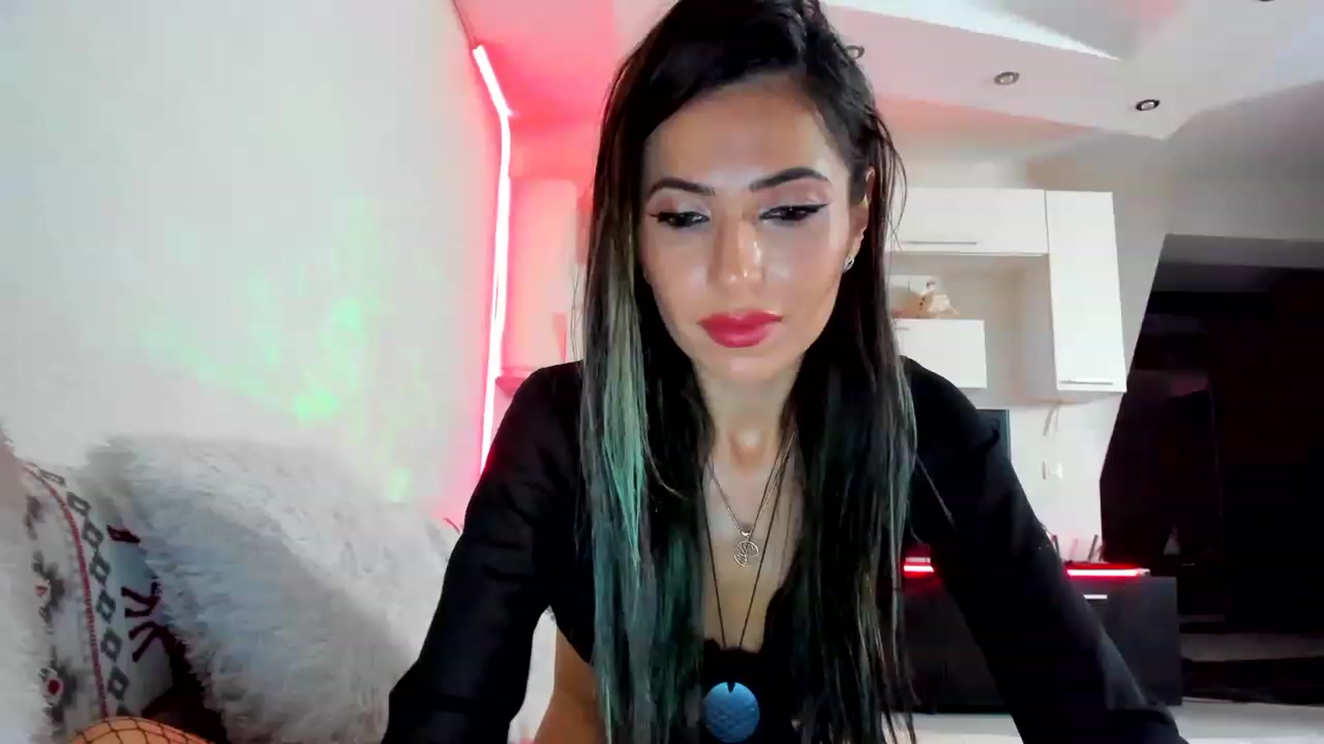 Gallery image thumbnail from SmileyTinaa's myfreecams stream on, 12/09/2022, 01:16 image 1 of 20