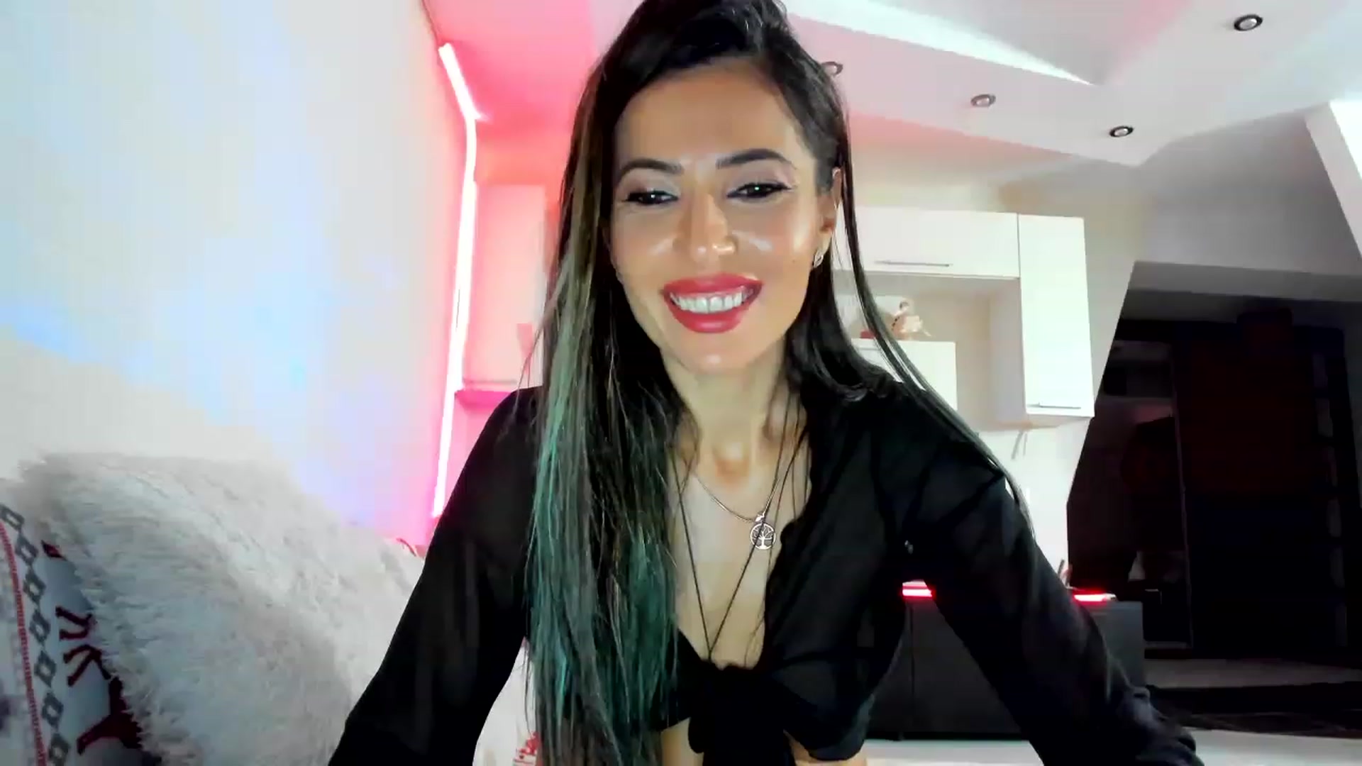 Gallery image thumbnail from SmileyTinaa's myfreecams stream on, 12/09/2022, 01:16 image 6 of 20