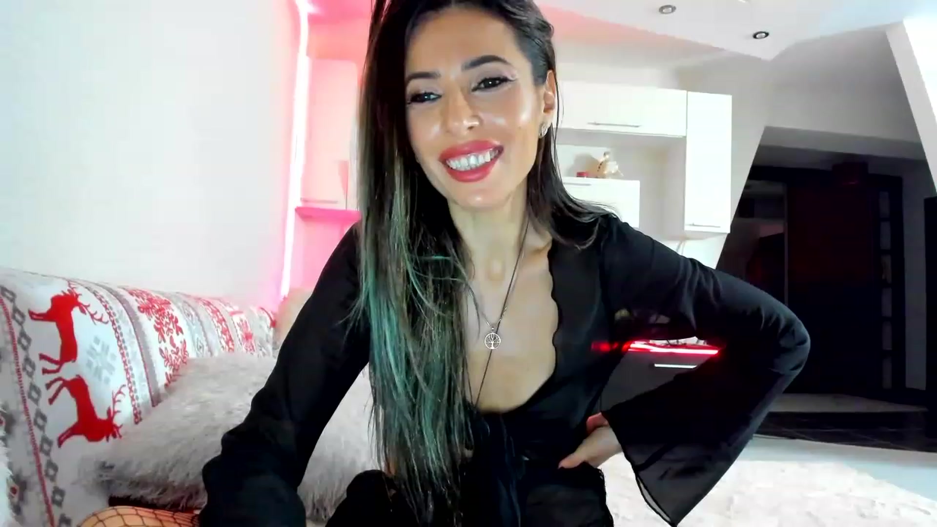 Gallery image thumbnail from SmileyTinaa's myfreecams stream on, 12/09/2022, 03:06 image 4 of 20