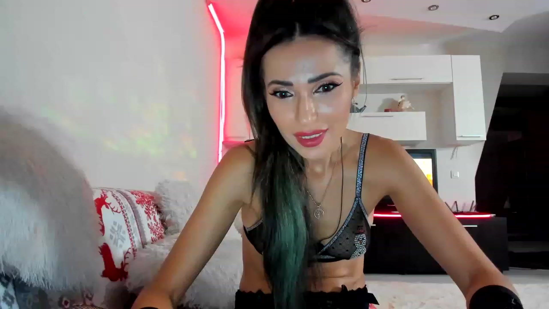 Gallery image thumbnail from SmileyTinaa's myfreecams stream on, 12/09/2022, 22:28 image 6 of 20