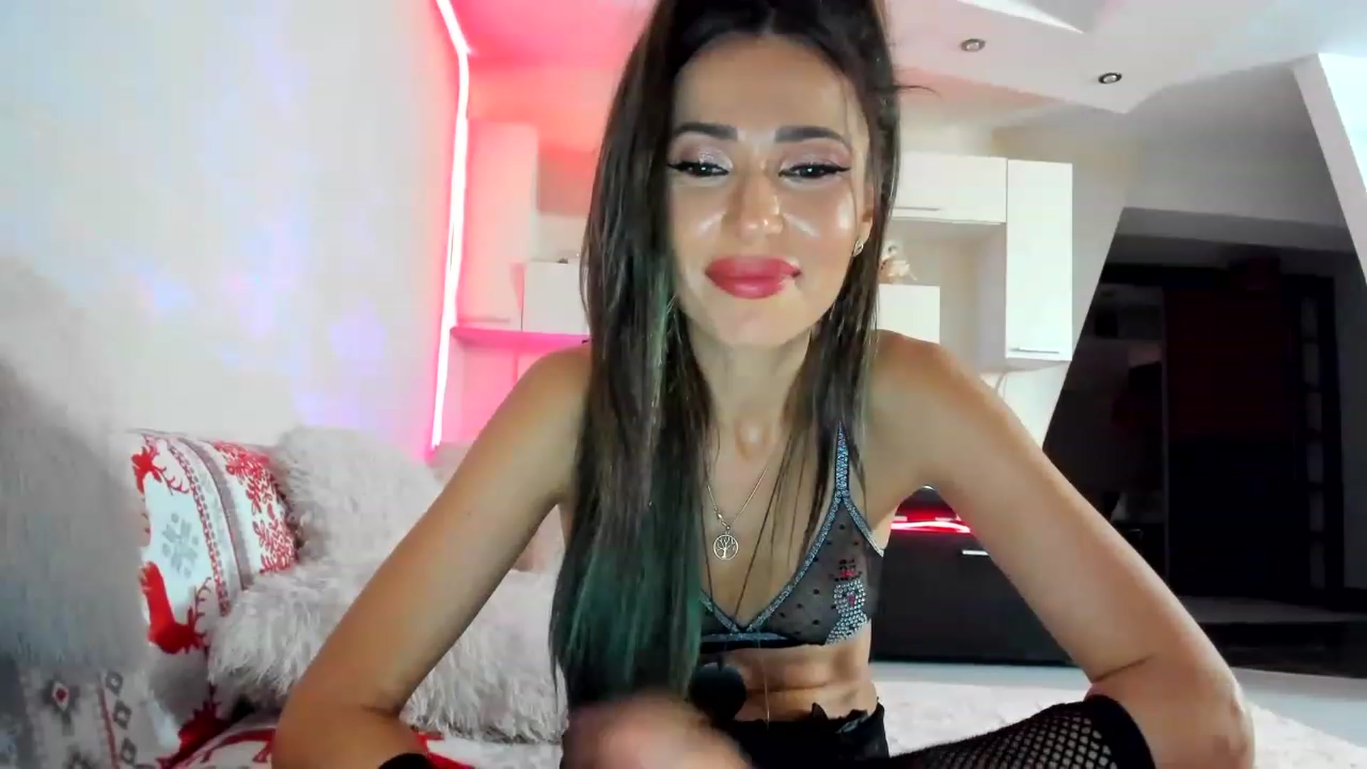 Gallery image thumbnail from SmileyTinaa's myfreecams stream on, 12/10/2022, 01:21 image 2 of 20
