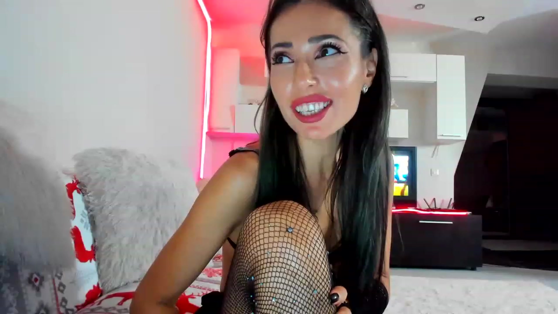 Gallery image thumbnail from SmileyTinaa's myfreecams stream on, 12/10/2022, 04:07 image 6 of 20