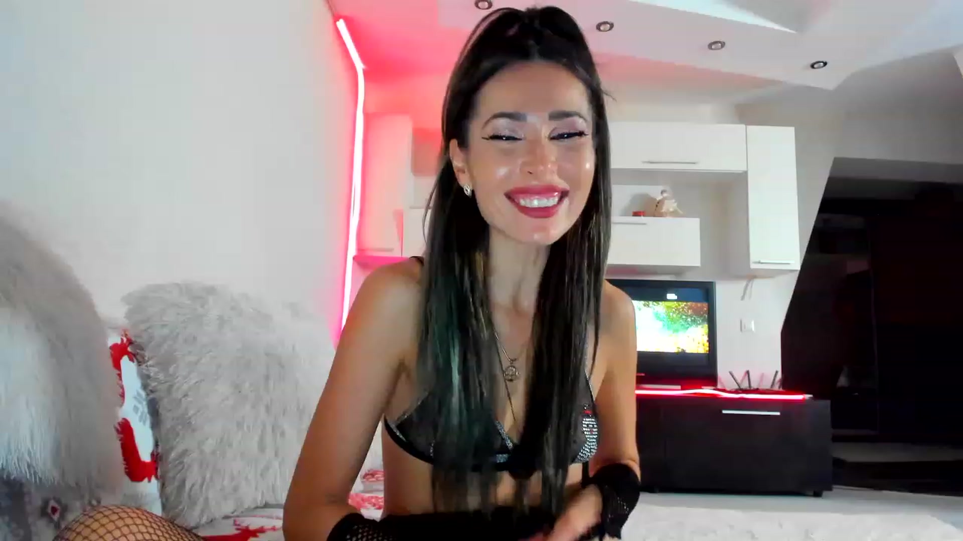Gallery image thumbnail from SmileyTinaa's myfreecams stream on, 12/10/2022, 04:07 image 4 of 20