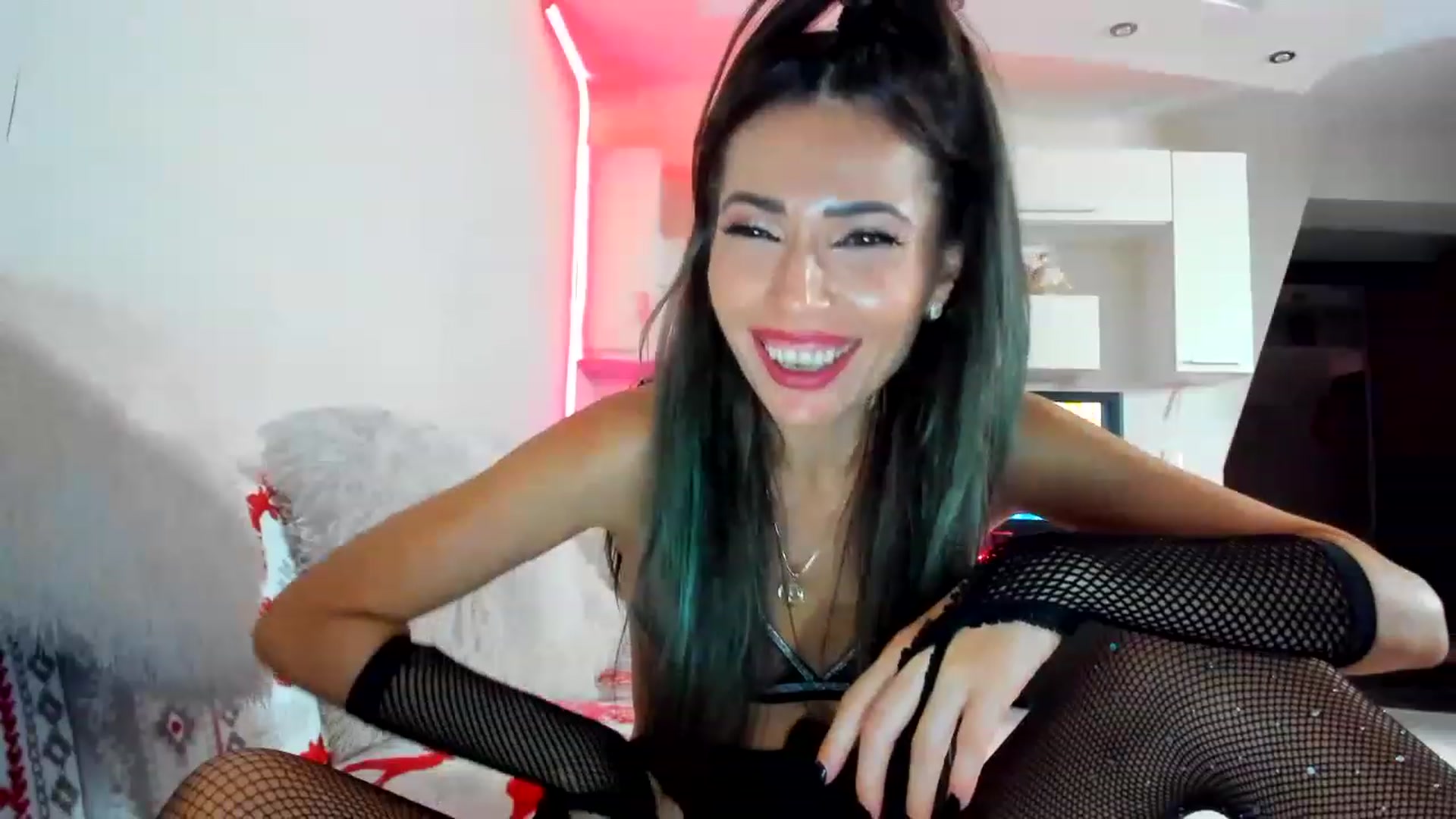 Gallery image thumbnail from SmileyTinaa's myfreecams stream on, 12/10/2022, 04:07 image 8 of 20