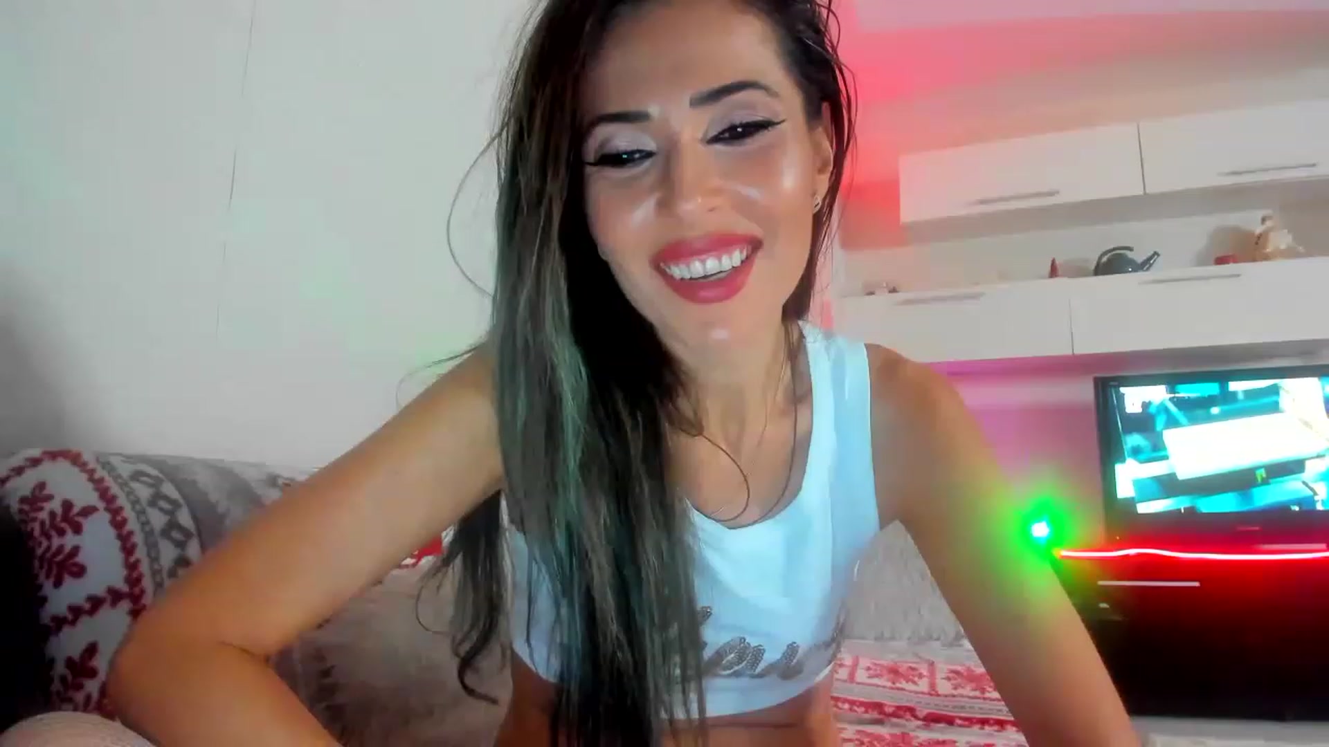 Gallery image thumbnail from SmileyTinaa's myfreecams stream on, 12/12/2022, 22:00 image 13 of 20