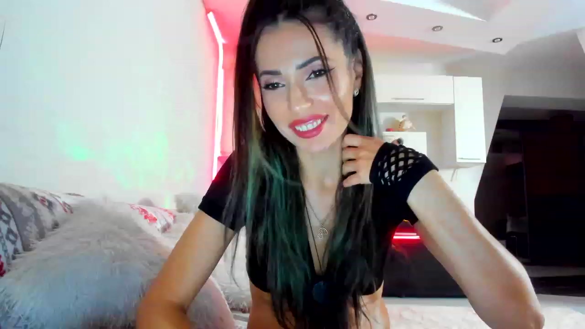 Gallery image thumbnail from SmileyTinaa's myfreecams stream on, 12/19/2022, 23:14 image 8 of 20