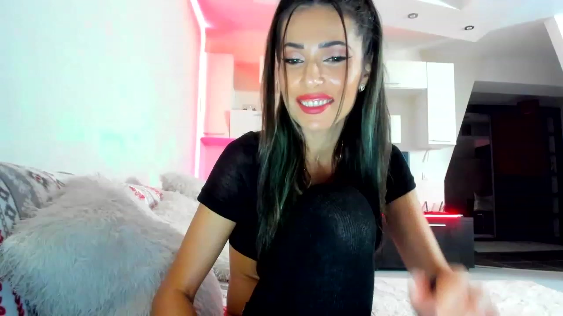 Gallery image thumbnail from SmileyTinaa's myfreecams stream on, 12/19/2022, 23:14 image 1 of 20