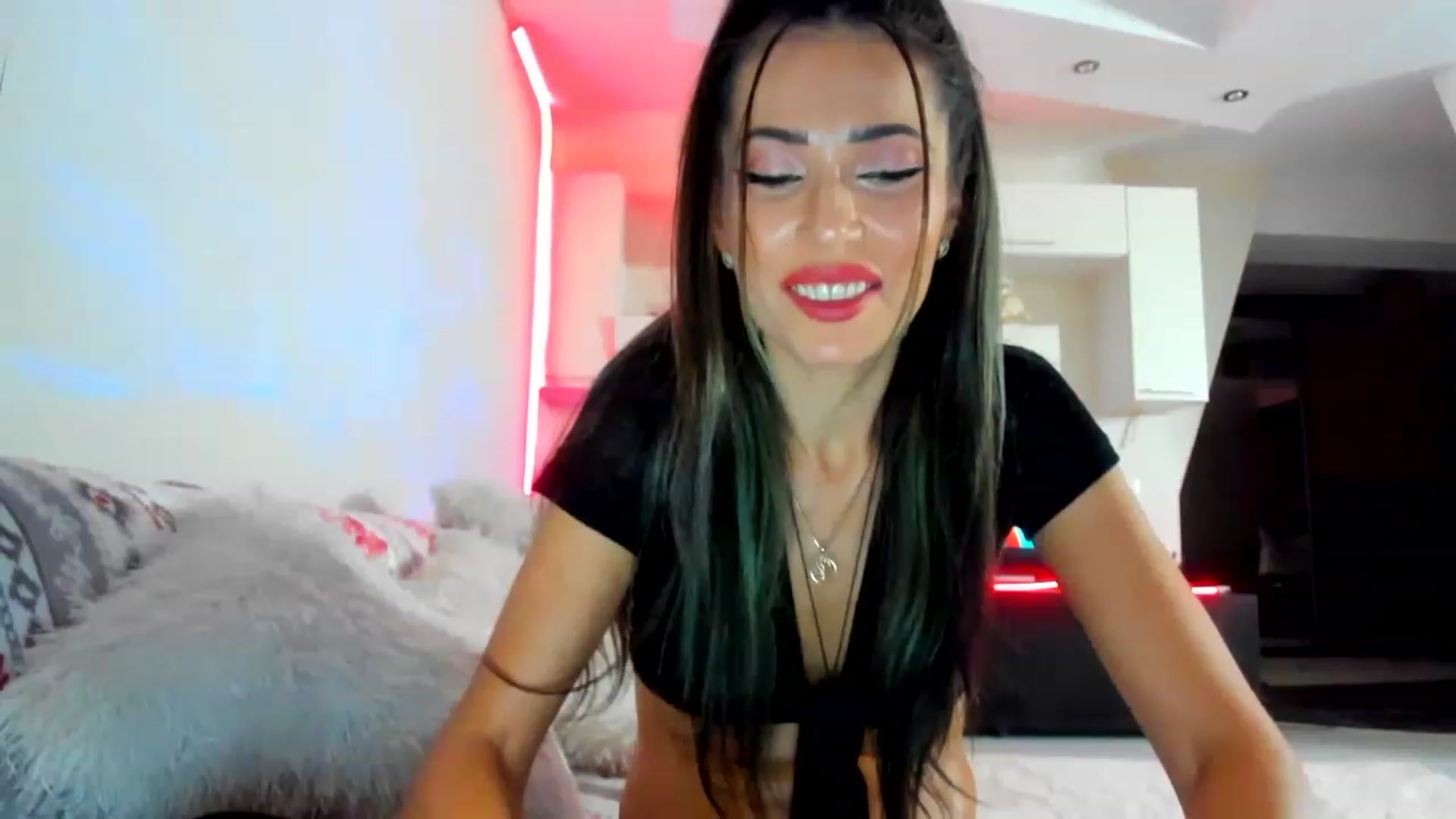 Gallery image thumbnail from SmileyTinaa's myfreecams stream on, 12/19/2022, 23:14 image 5 of 20