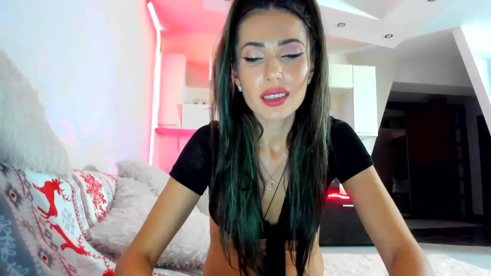 Gallery image thumbnail from SmileyTinaa's myfreecams stream on, 12/19/2022, 23:14 image 13 of 20