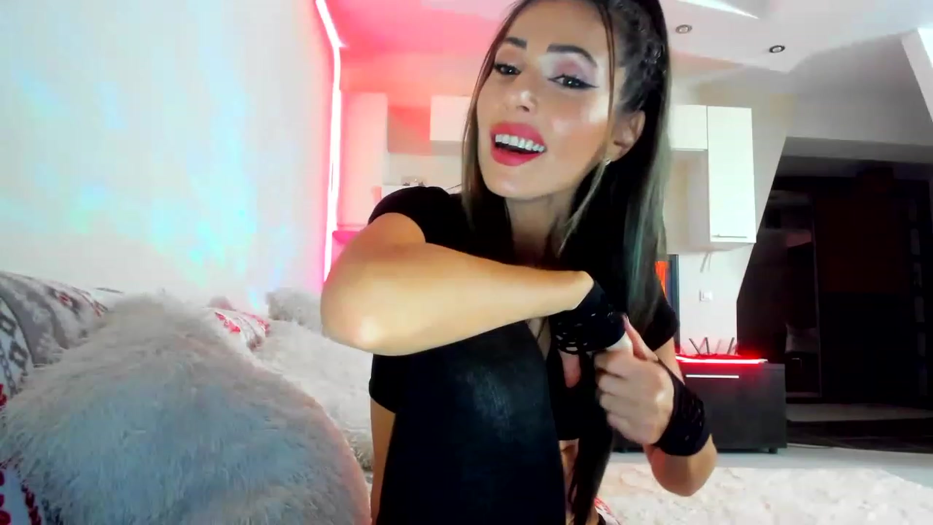 Gallery image thumbnail from SmileyTinaa's myfreecams stream on, 12/19/2022, 23:14 image 2 of 20