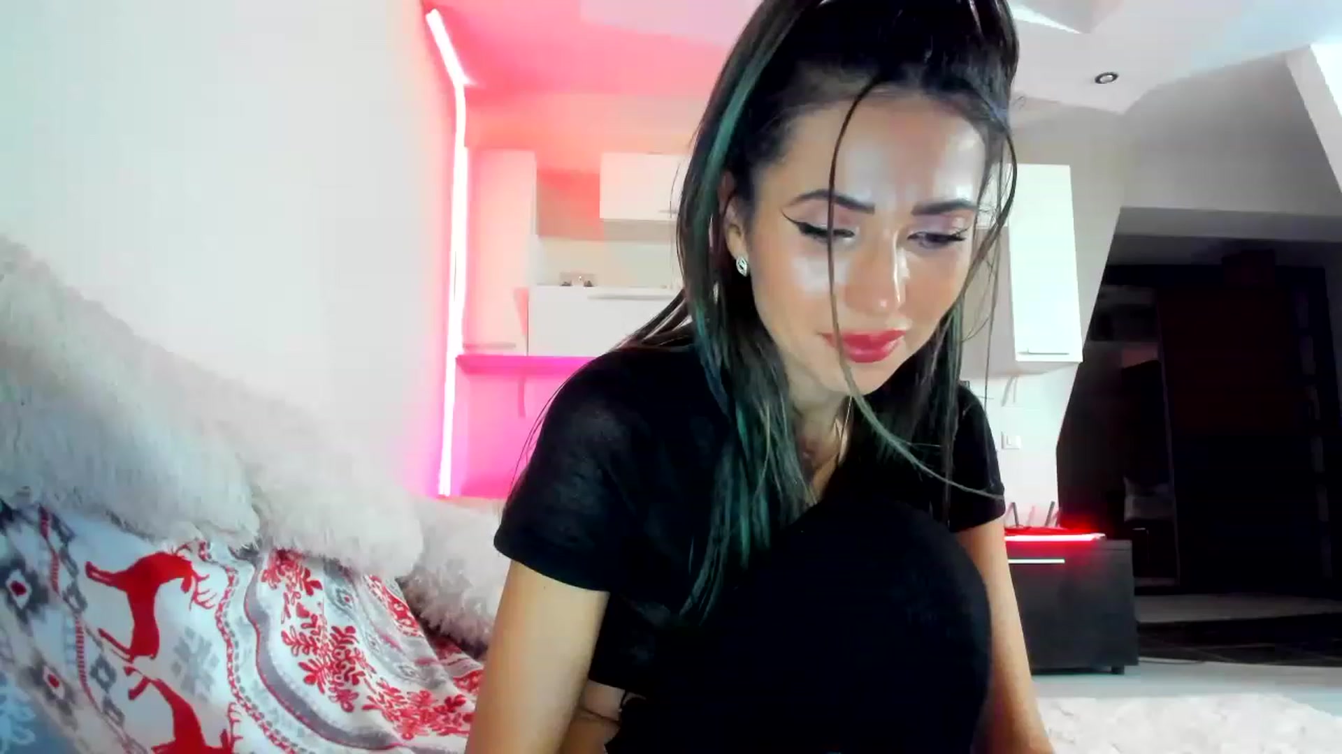 Gallery image thumbnail from SmileyTinaa's myfreecams stream on, 12/20/2022, 01:52 image 13 of 20
