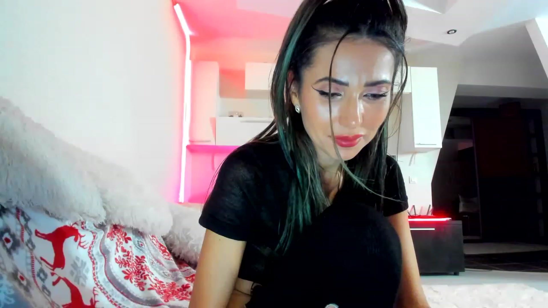 Gallery image thumbnail from SmileyTinaa's myfreecams stream on, 12/20/2022, 01:52 image 12 of 20