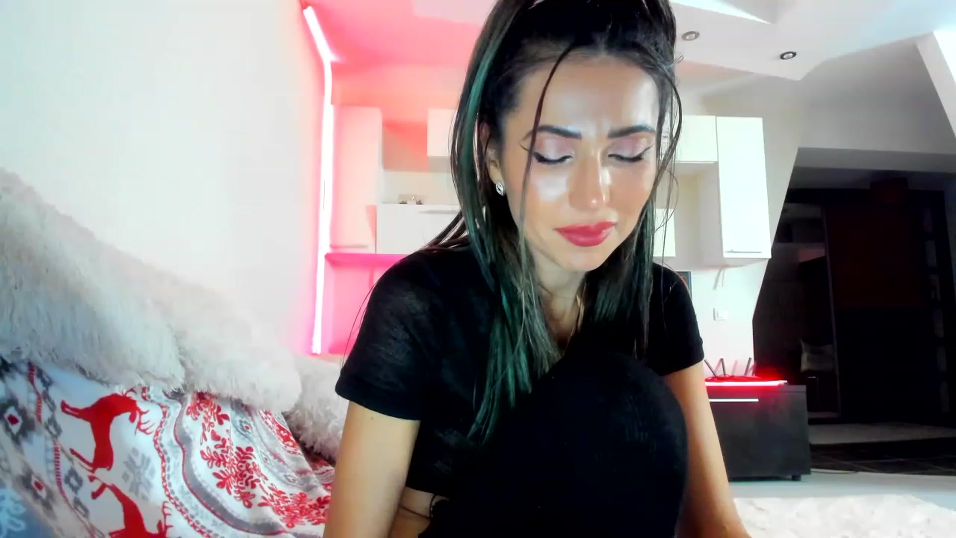 Gallery image thumbnail from SmileyTinaa's myfreecams stream on, 12/20/2022, 01:52 image 11 of 20