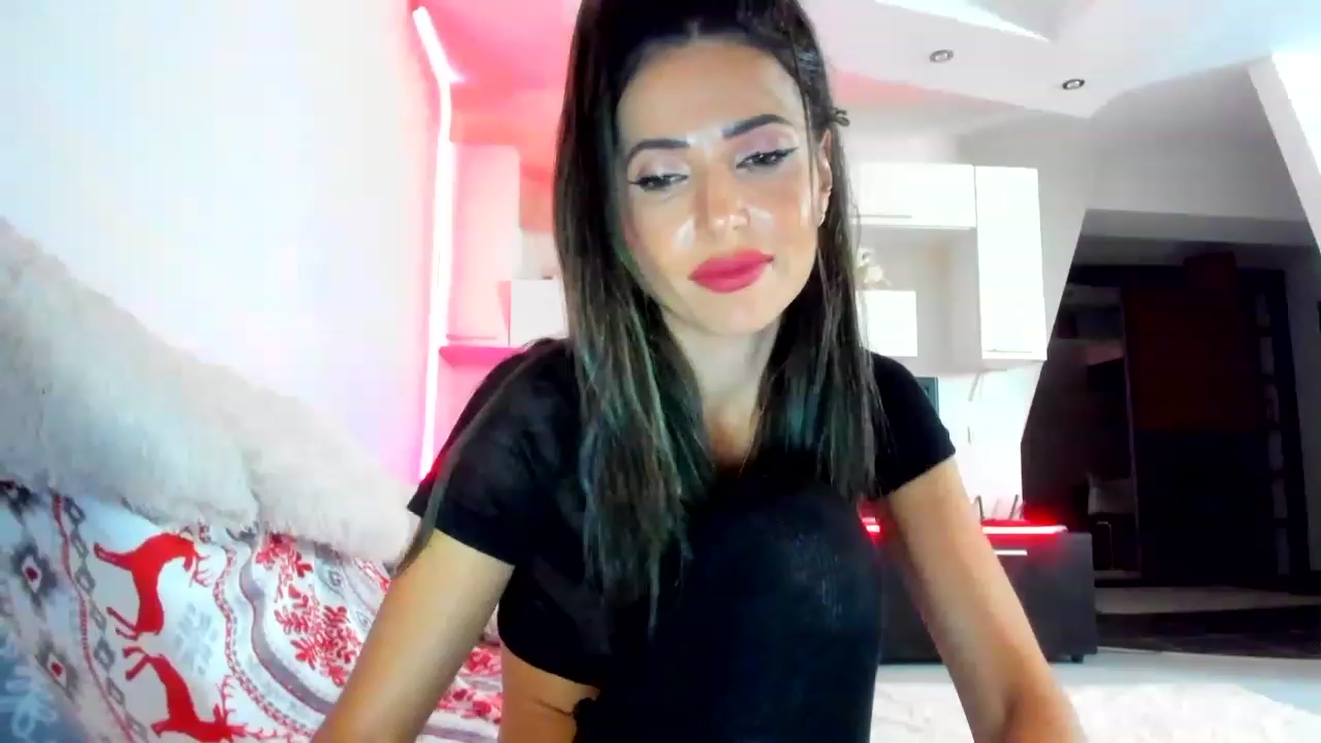 Gallery image thumbnail from SmileyTinaa's myfreecams stream on, 12/20/2022, 02:37 image 13 of 20