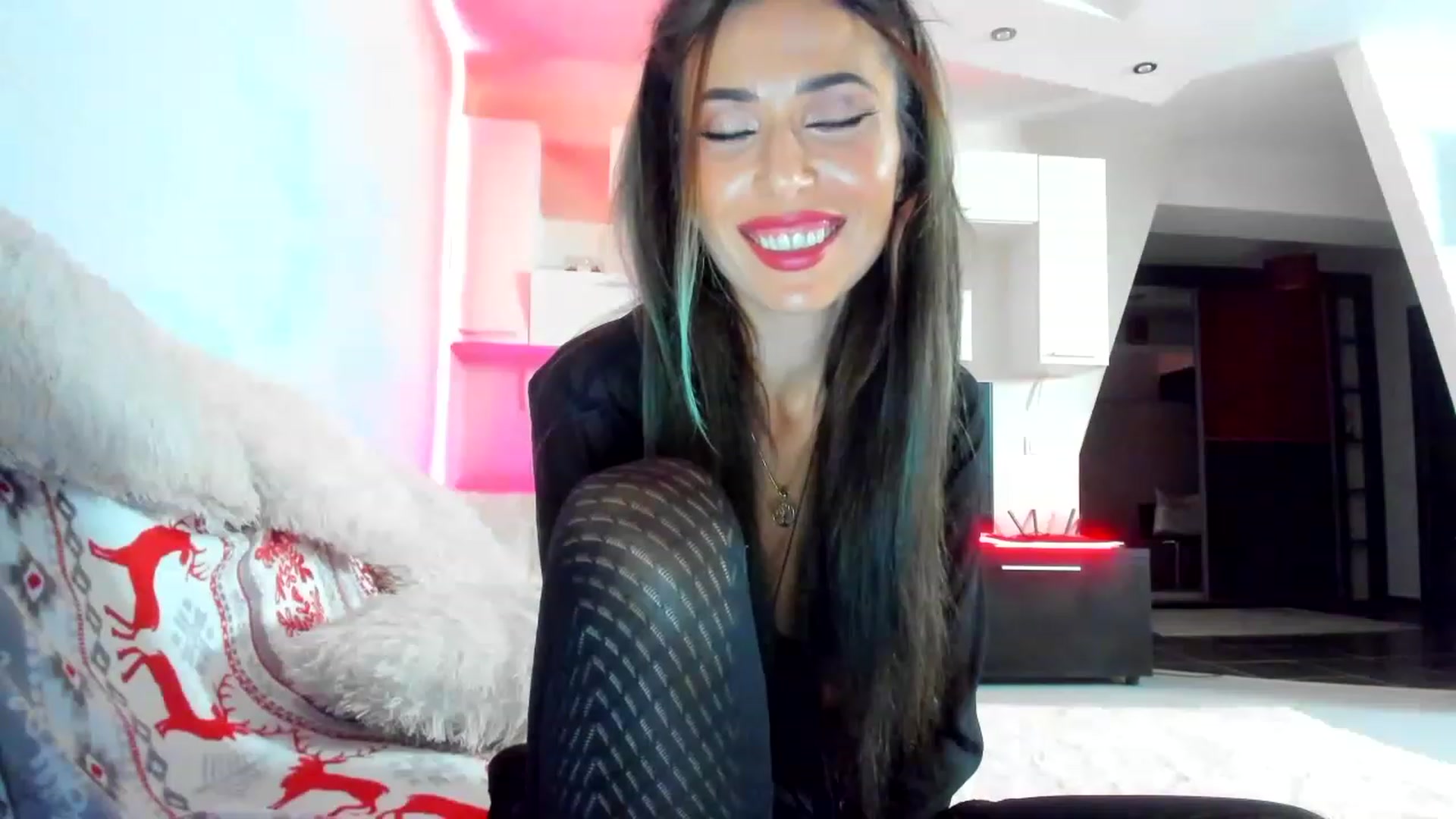 Gallery image thumbnail from SmileyTinaa's myfreecams stream on, 12/20/2022, 23:50 image 3 of 20