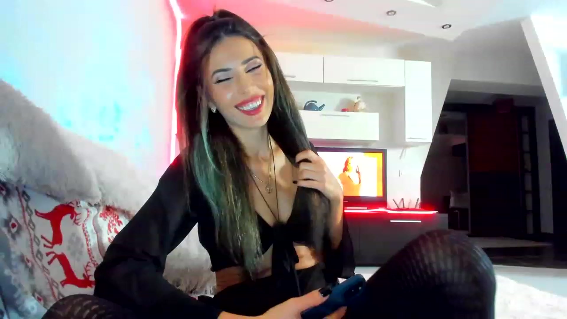 Gallery image thumbnail from SmileyTinaa's myfreecams stream on, 12/20/2022, 23:50 image 7 of 20