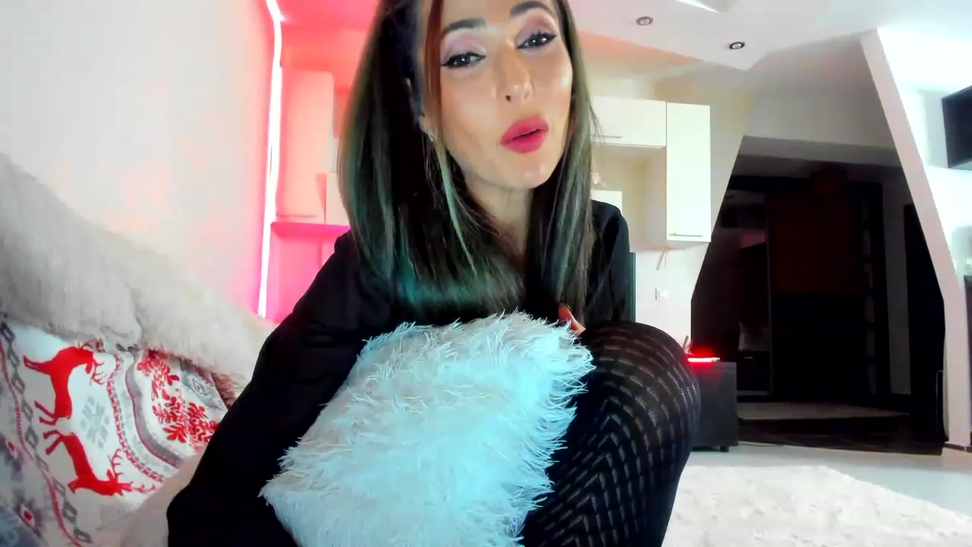 Gallery image thumbnail from SmileyTinaa's myfreecams stream on, 12/20/2022, 23:50 image 9 of 20