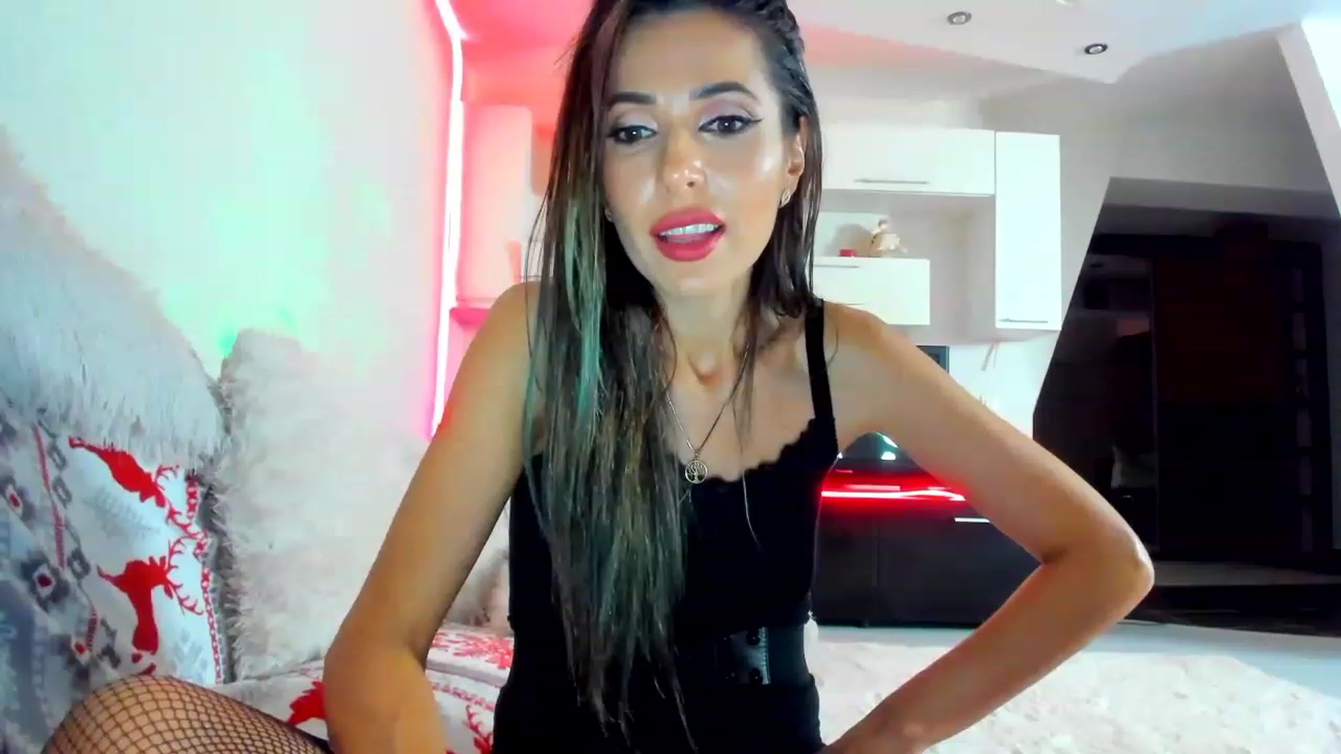 Gallery image thumbnail from SmileyTinaa's myfreecams stream on, 12/22/2022, 24:00 image 8 of 20