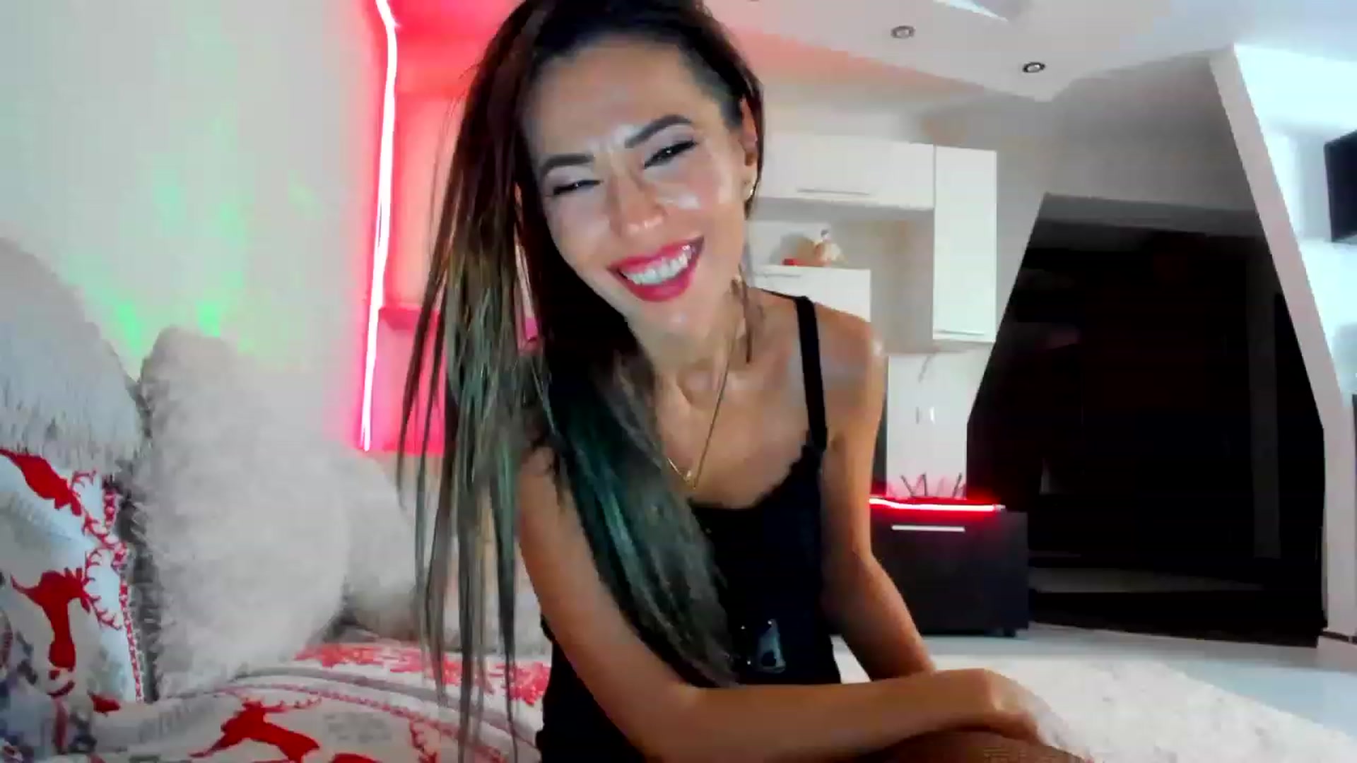 Gallery image thumbnail from SmileyTinaa's myfreecams stream on, 12/22/2022, 24:00 image 9 of 20