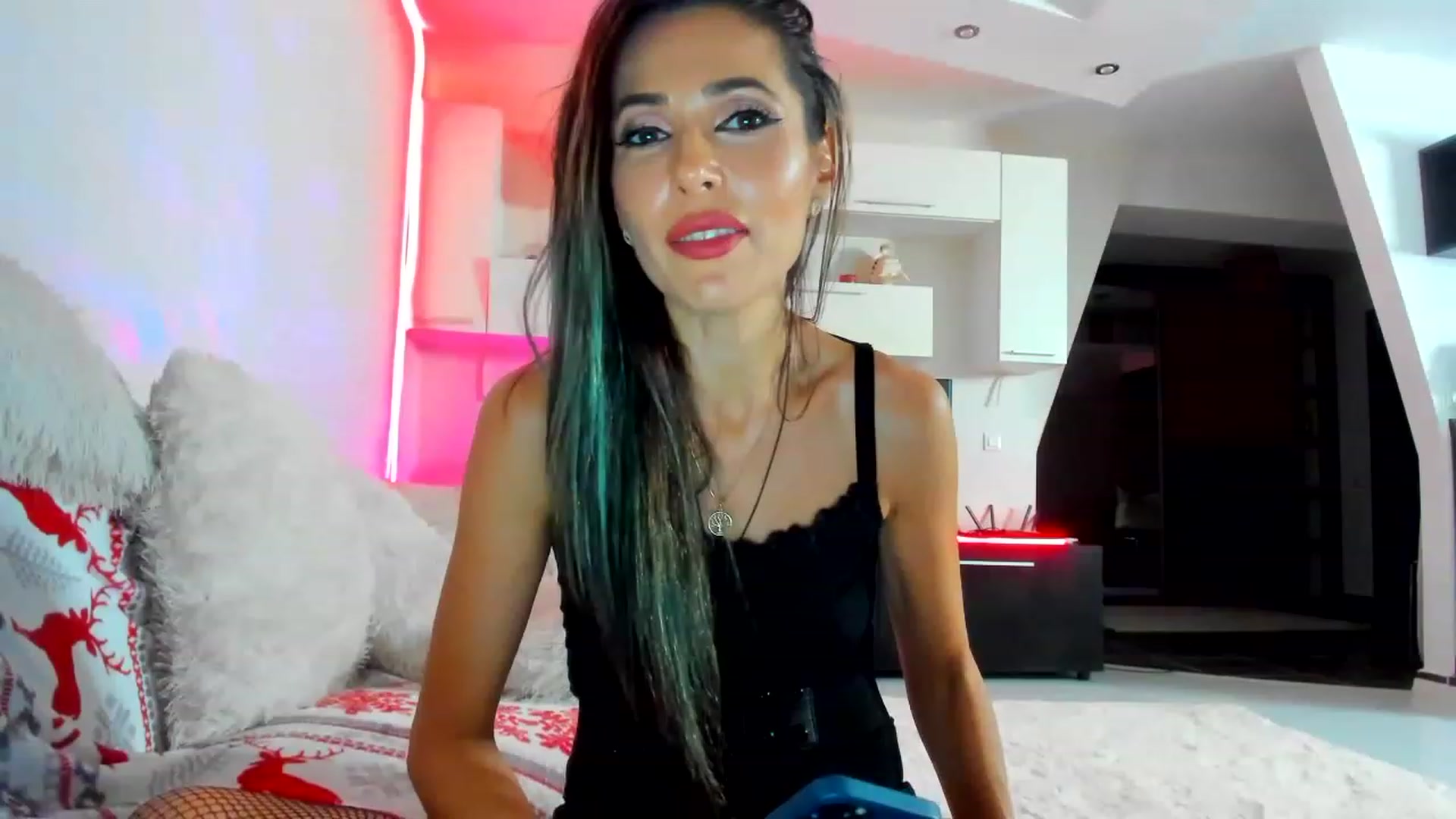 Gallery image thumbnail from SmileyTinaa's myfreecams stream on, 12/22/2022, 01:07 image 4 of 20