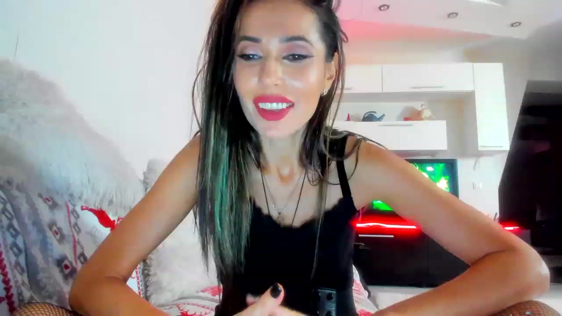Gallery image thumbnail from SmileyTinaa's myfreecams stream on, 12/22/2022, 04:35 image 5 of 20