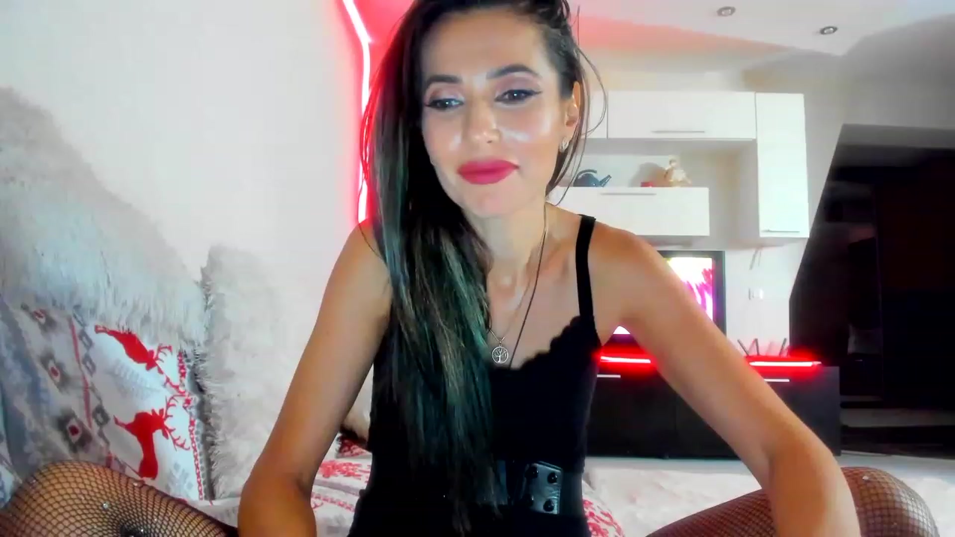 Gallery image thumbnail from SmileyTinaa's myfreecams stream on, 12/22/2022, 04:35 image 18 of 20