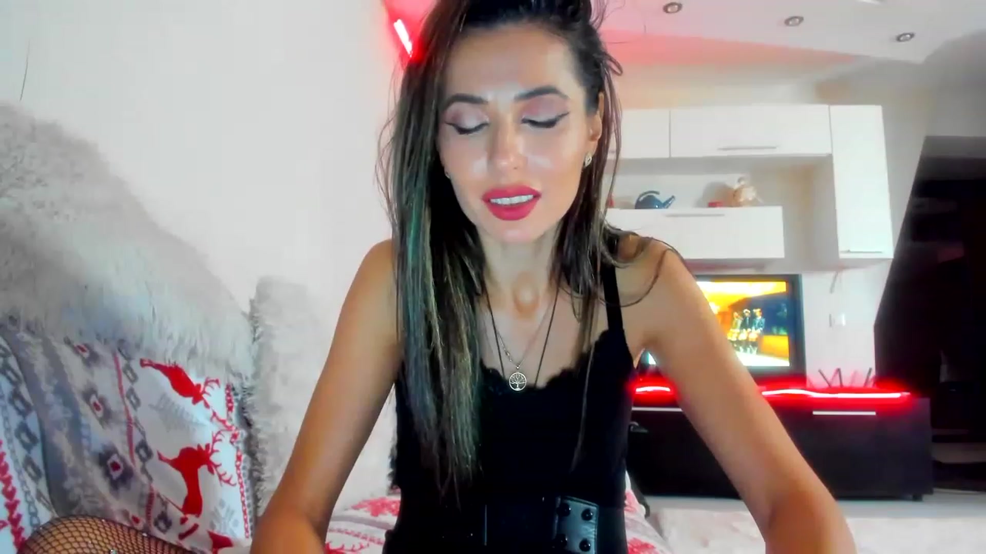 Gallery image thumbnail from SmileyTinaa's myfreecams stream on, 12/22/2022, 04:35 image 6 of 20