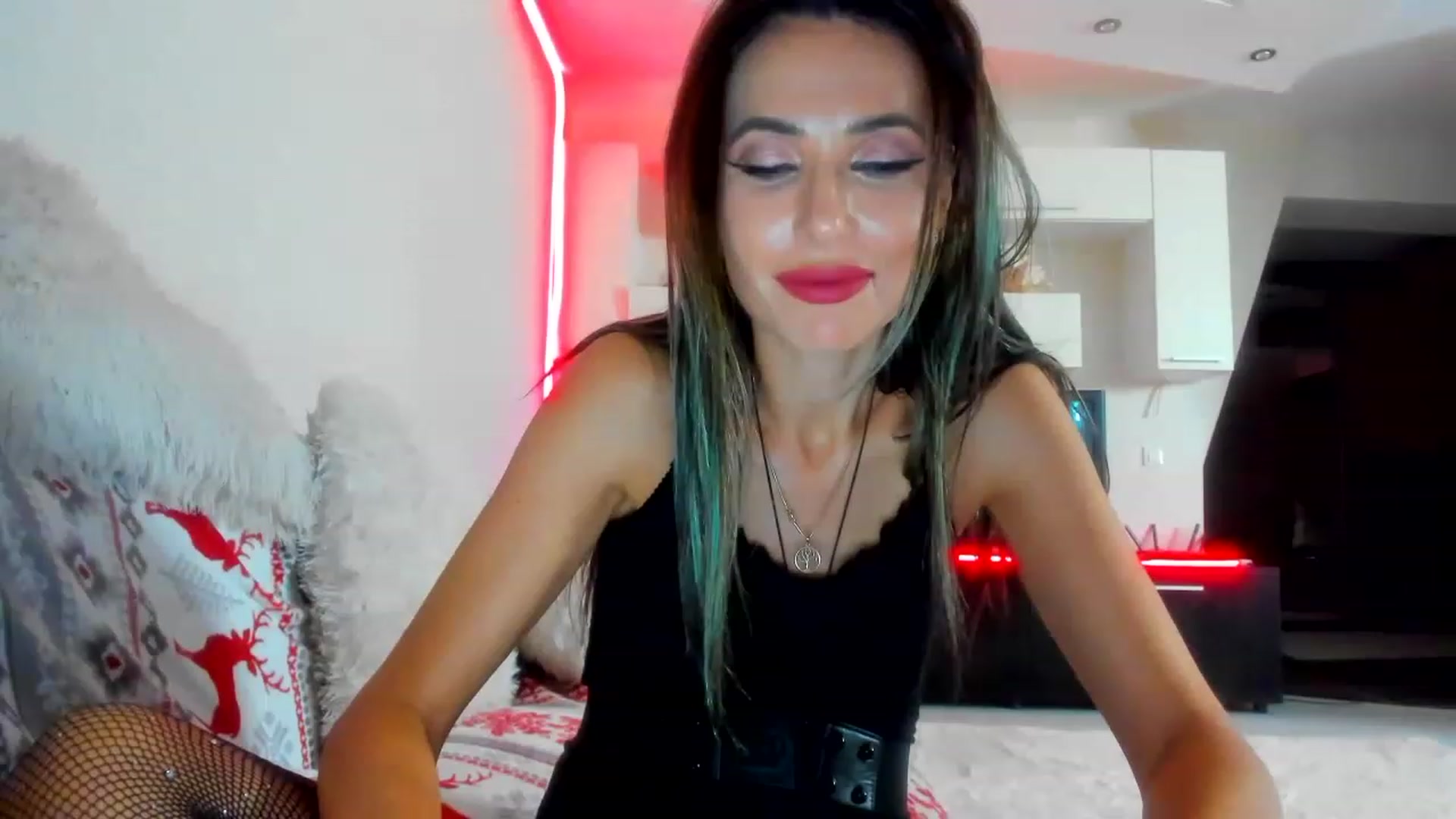 Gallery image thumbnail from SmileyTinaa's myfreecams stream on, 12/22/2022, 04:35 image 19 of 20