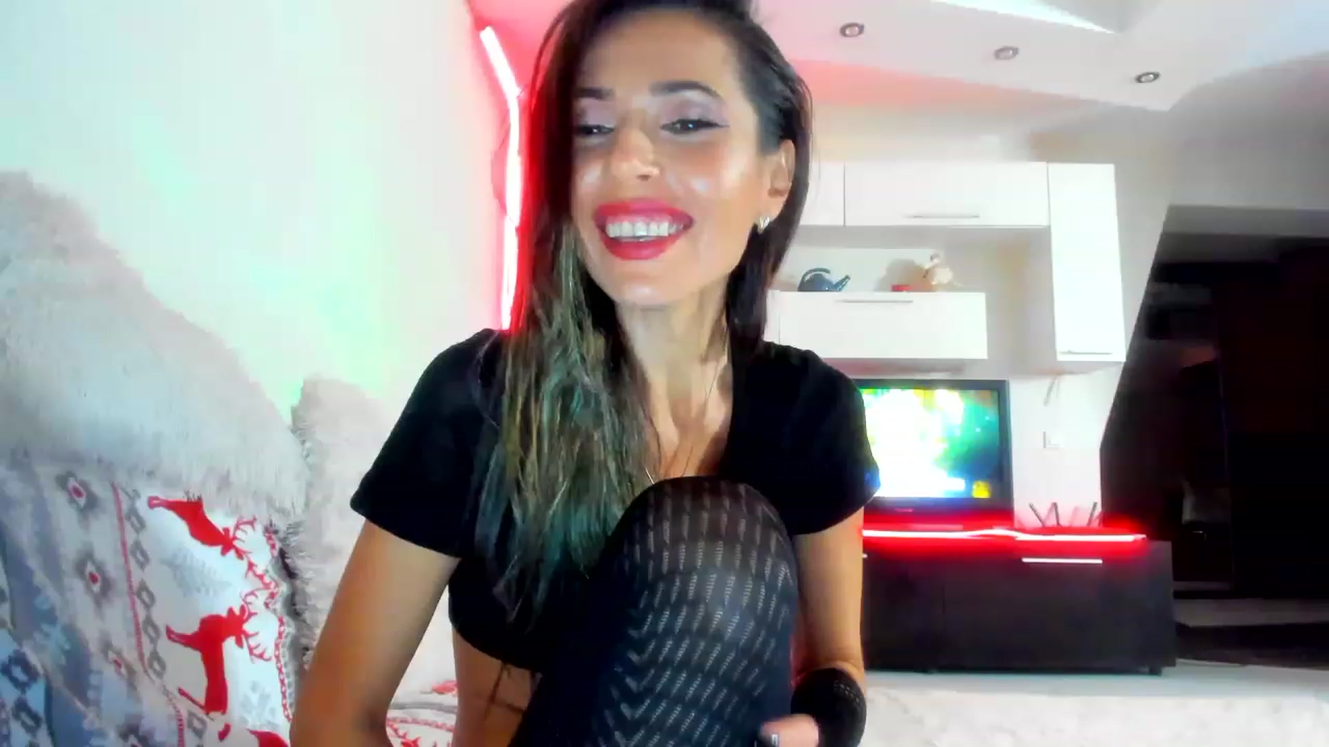 Gallery image thumbnail from SmileyTinaa's myfreecams stream on, 12/22/2022, 23:53 image 14 of 20