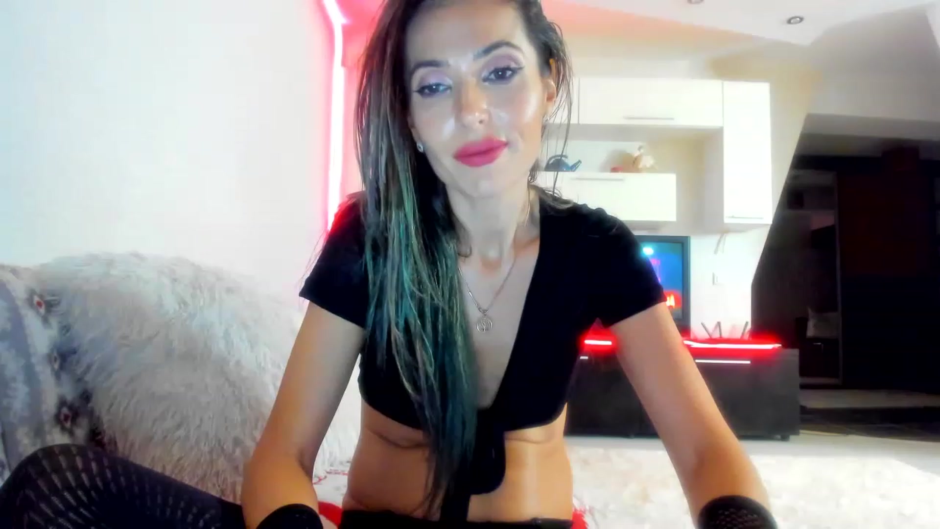 Gallery image thumbnail from SmileyTinaa's myfreecams stream on, 12/23/2022, 06:15 image 1 of 20