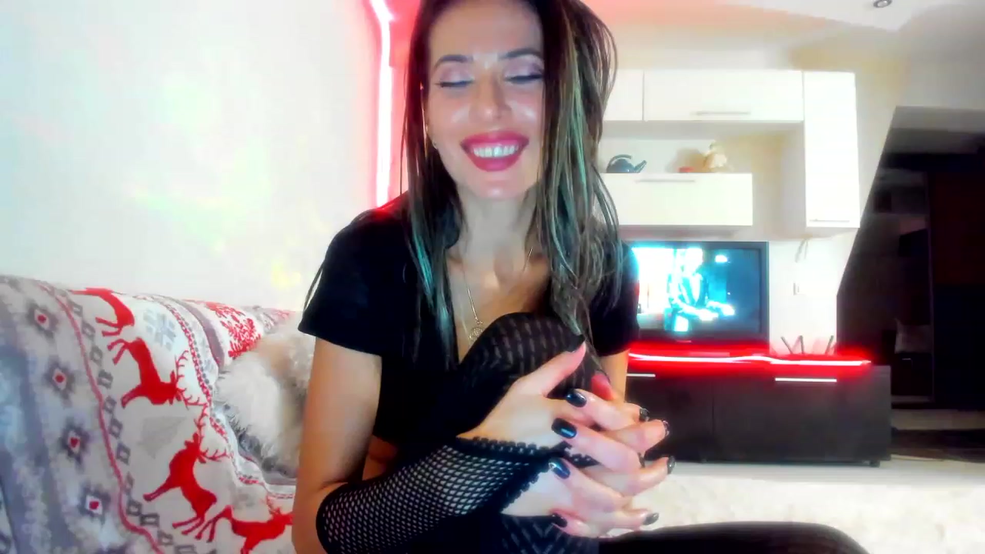 Gallery image thumbnail from SmileyTinaa's myfreecams stream on, 12/23/2022, 06:15 image 14 of 20