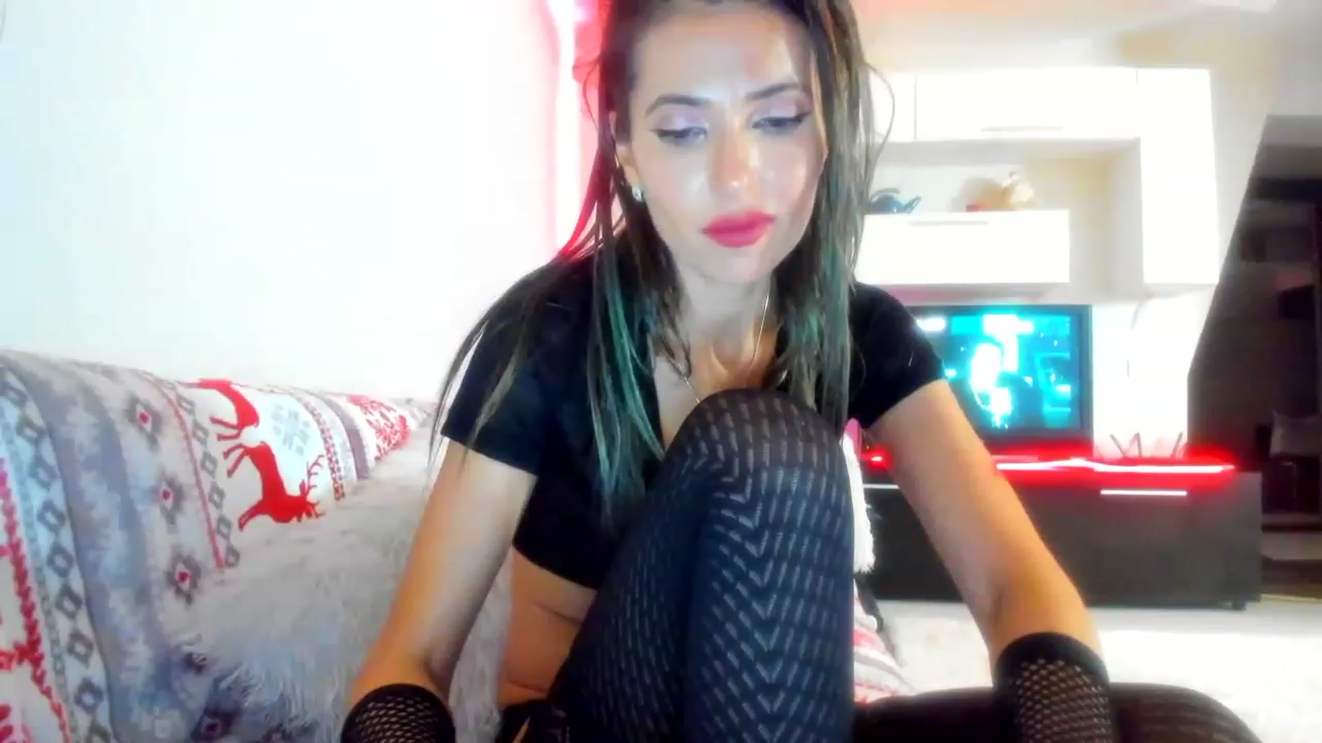 Gallery image thumbnail from SmileyTinaa's myfreecams stream on, 12/23/2022, 06:15 image 5 of 20