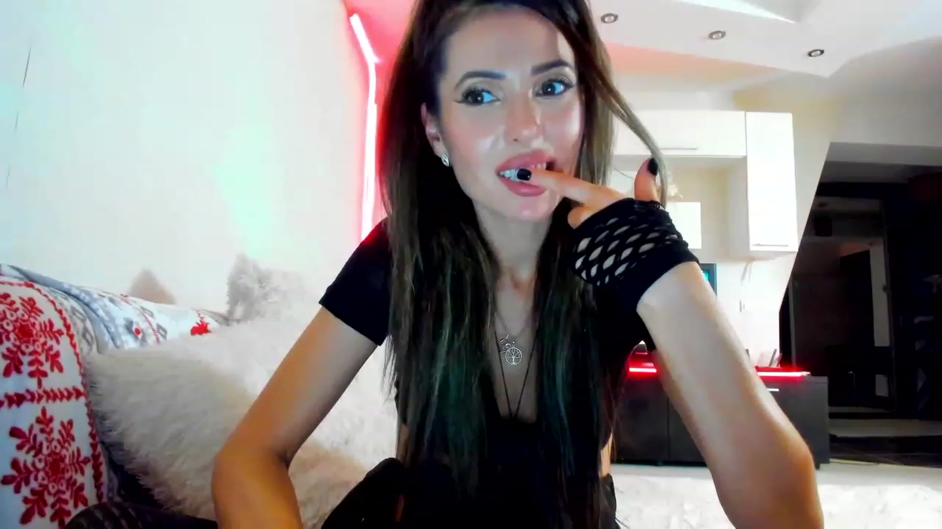 Gallery image thumbnail from SmileyTinaa's myfreecams stream on, 01/09/2023, 22:34 image 15 of 20